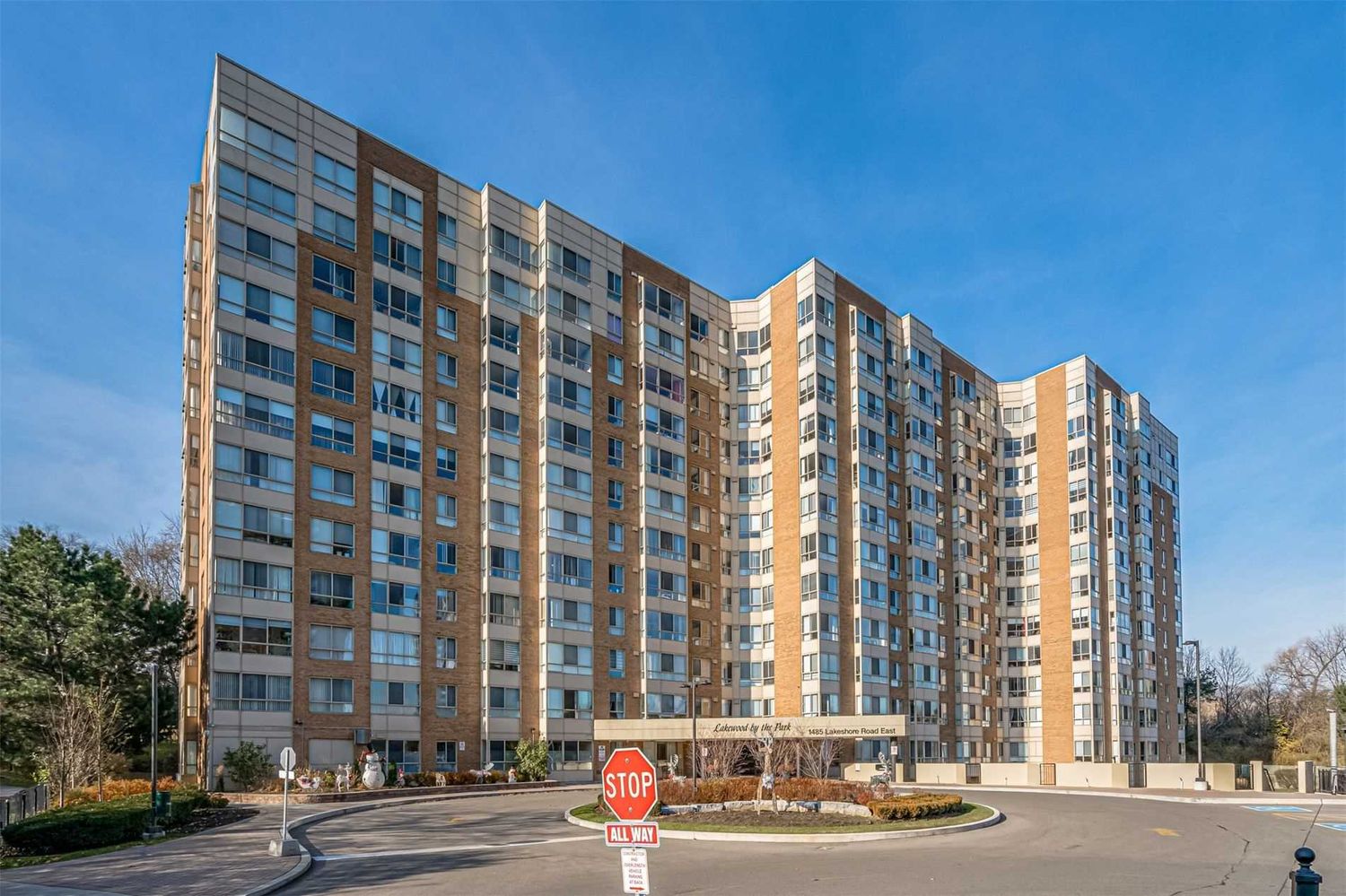 1485 Lakeshore Road E. Lakewood on the Park Condos is located in  Mississauga, Toronto - image #1 of 2