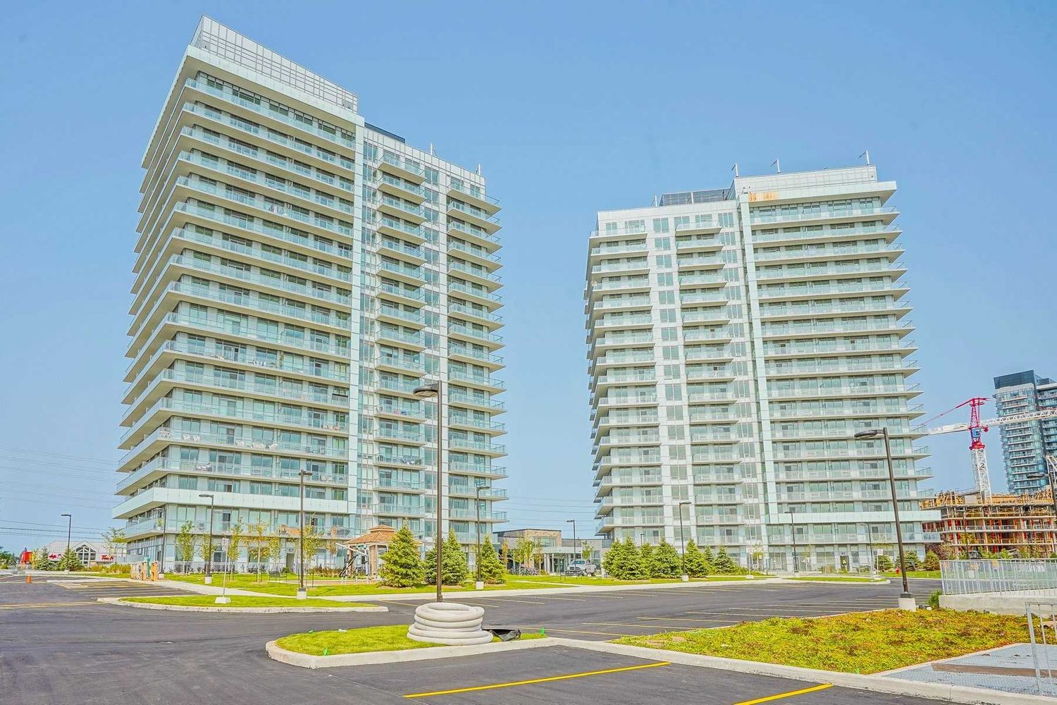 4677 Glen Erin Drive. Mills Square Condos is located in  Mississauga, Toronto - image #1 of 2