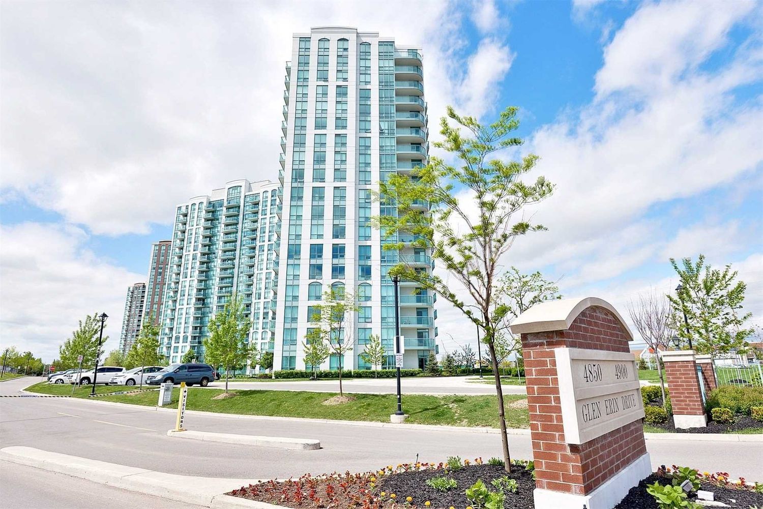 4900 Glen Erin Drive. Miracle in Mississauga Condos is located in  Mississauga, Toronto - image #1 of 2