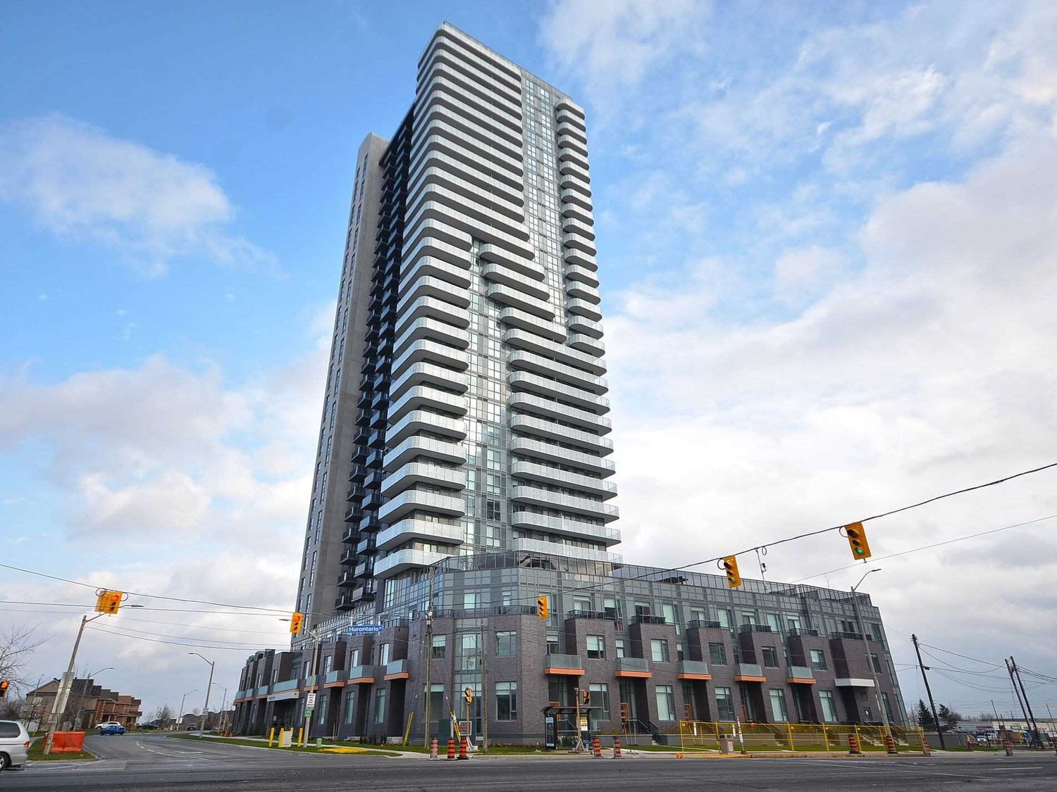 8 Nahani Way. Mississauga Square Condos is located in  Mississauga, Toronto - image #1 of 3
