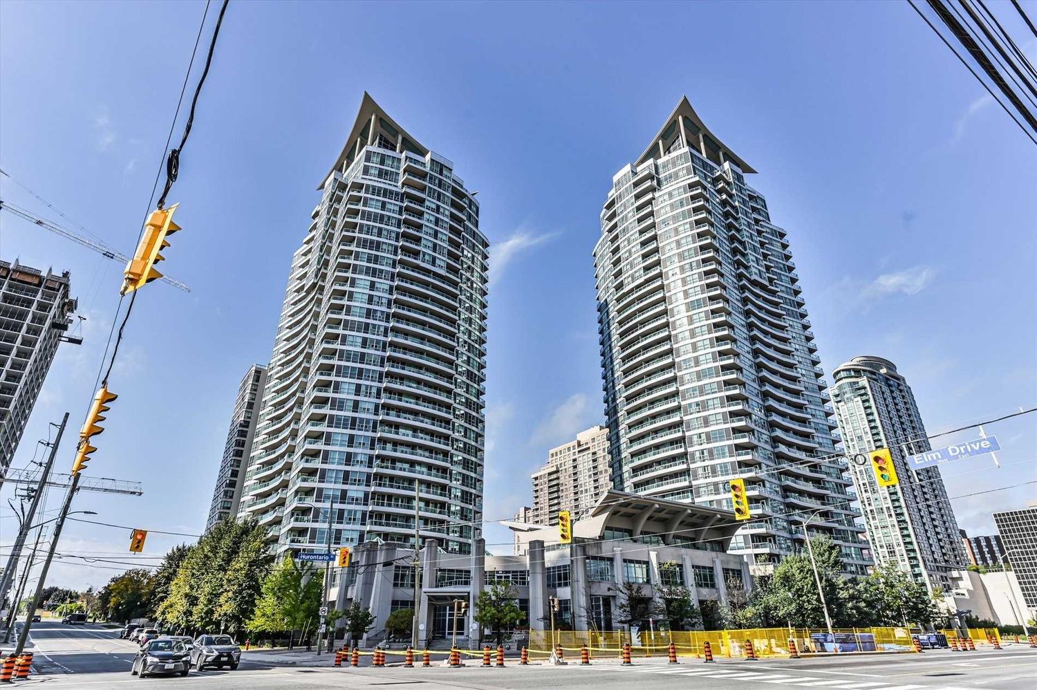 33 Elm Drive W. No 1 City Center Condos is located in  Mississauga, Toronto - image #1 of 2