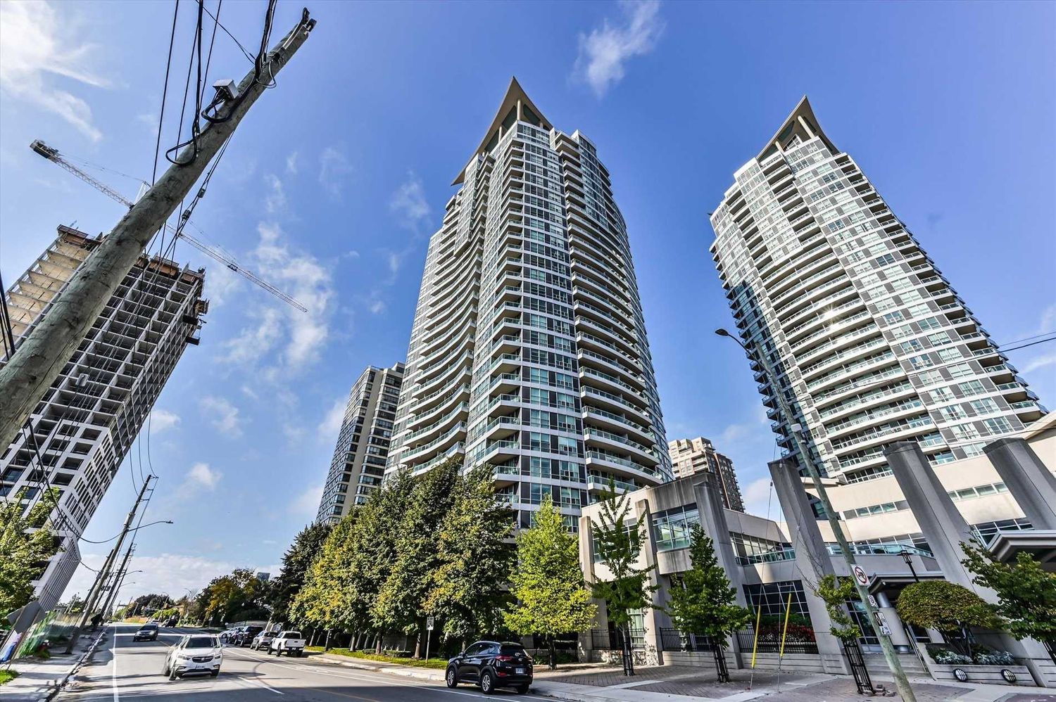 33 Elm Drive W. No 1 City Center Condos is located in  Mississauga, Toronto - image #2 of 2