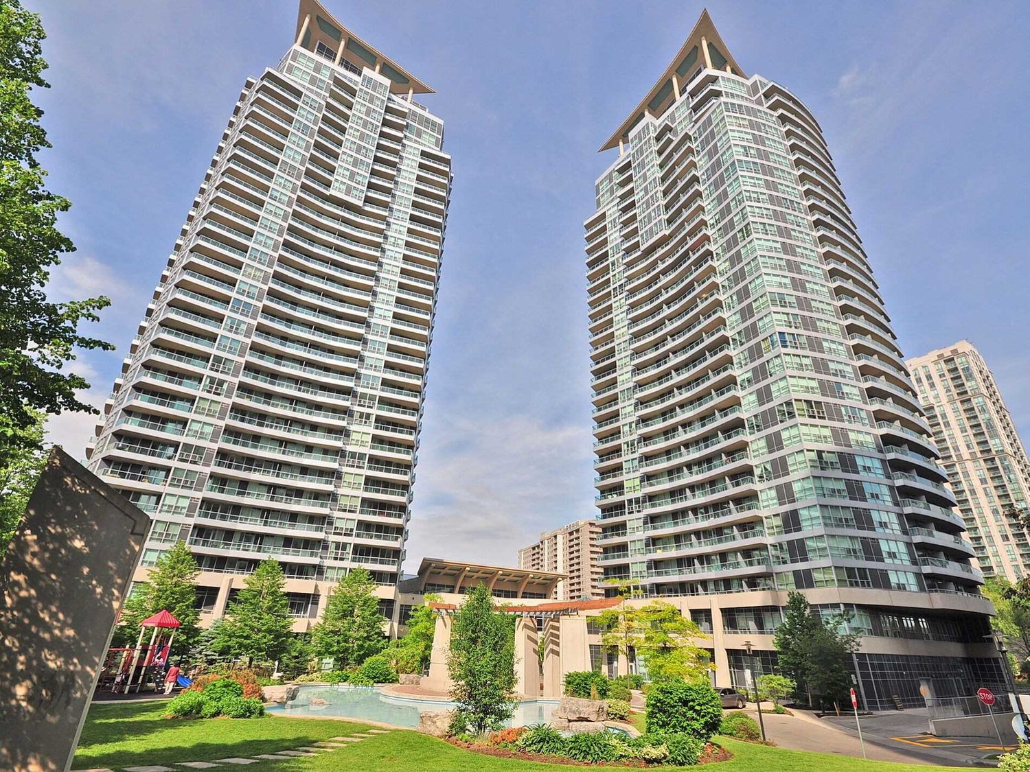 1 Elm Drive W. One City Centre Condos is located in  Mississauga, Toronto - image #1 of 2