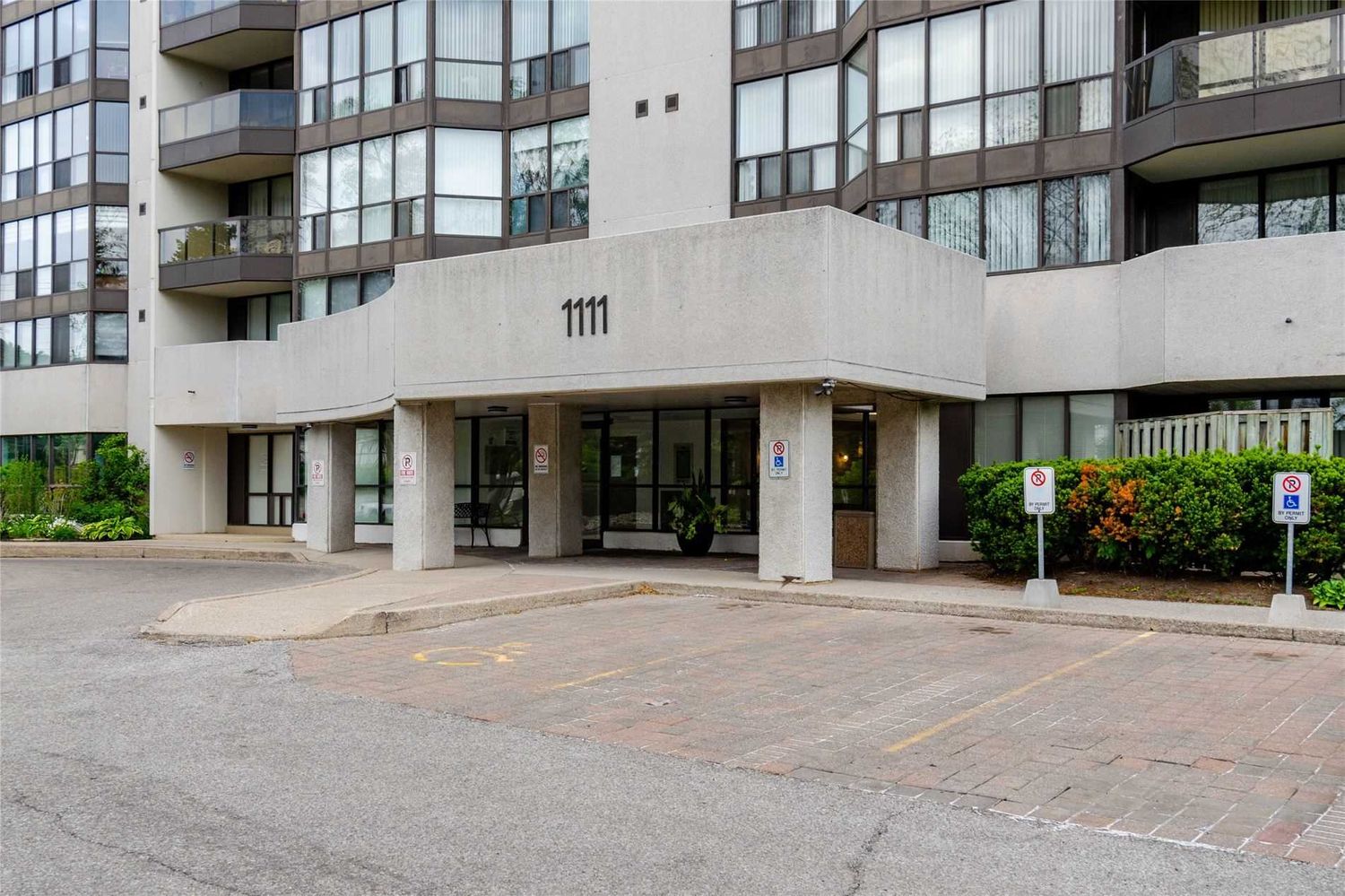1111 Bough Beeches Boulevard. Orchard Place Condos is located in  Mississauga, Toronto - image #3 of 3
