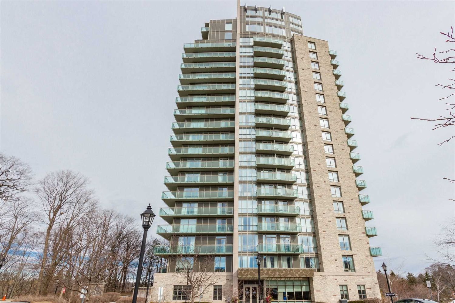 1665 The Collegeway. Palisades on the Glen Condos is located in  Mississauga, Toronto - image #1 of 2