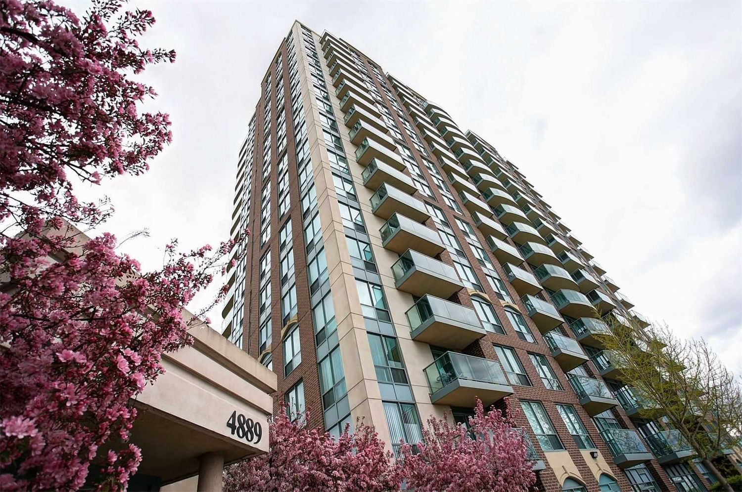 4889 Kimbermount Avenue. Papillon Place II Condos is located in  Mississauga, Toronto - image #2 of 2