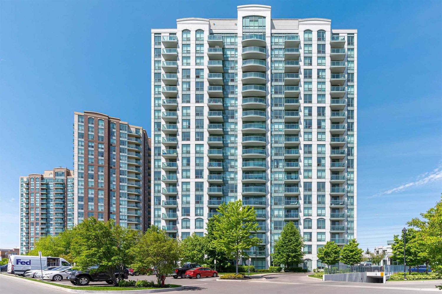 4850 Glen Erin Drive. Papillon Place III Condos is located in  Mississauga, Toronto - image #1 of 2