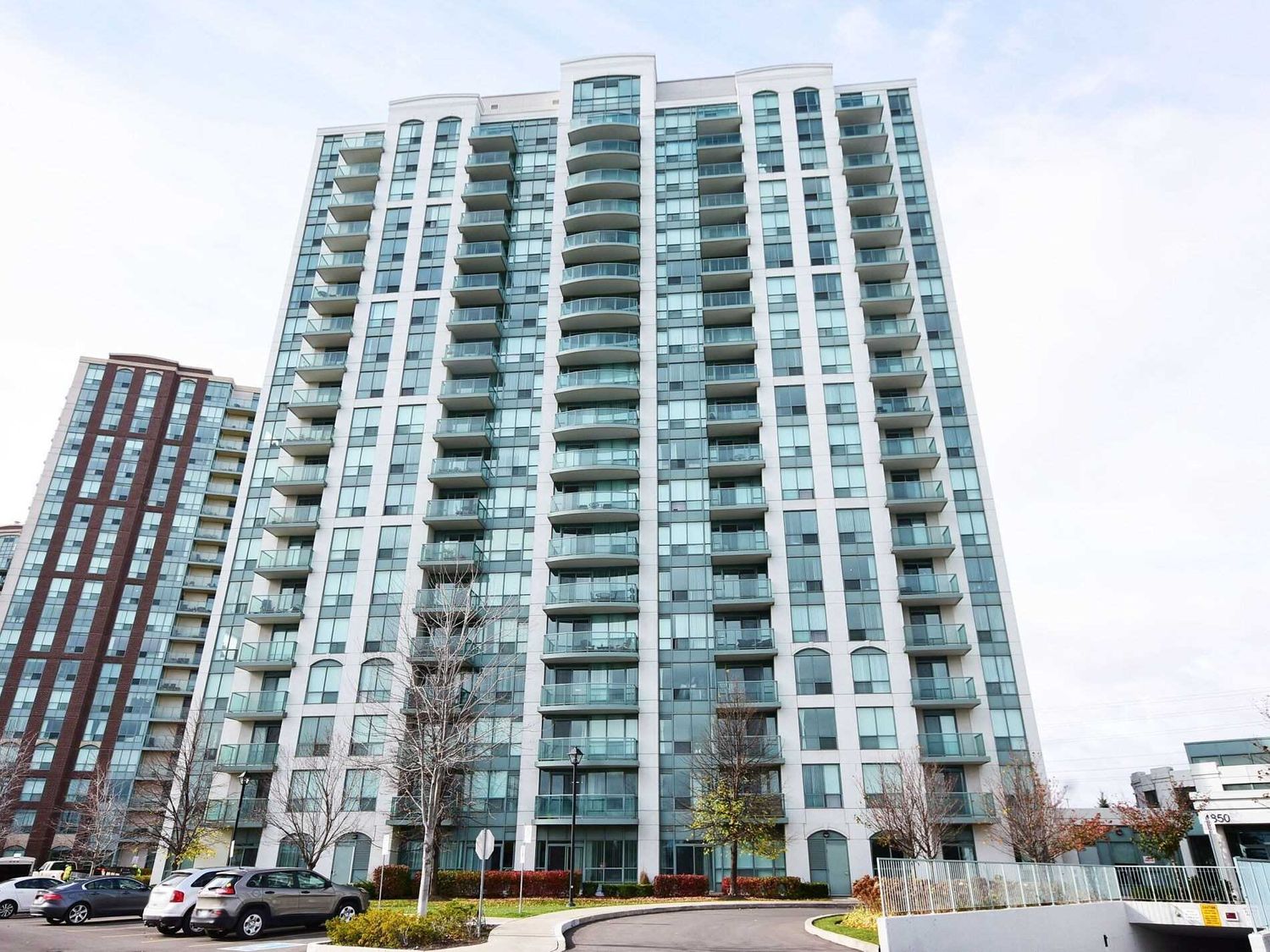 4850 Glen Erin Drive. Papillon Place III Condos is located in  Mississauga, Toronto - image #2 of 2