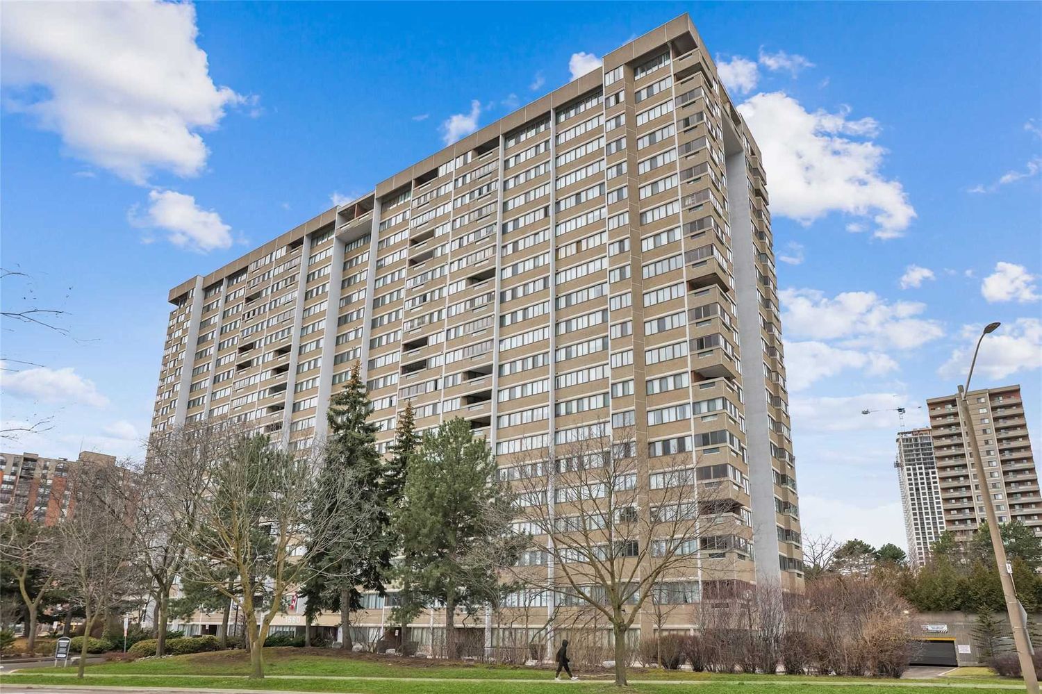 1580 Mississauga Valley Boulevard. Parkview Condos is located in  Mississauga, Toronto - image #1 of 3