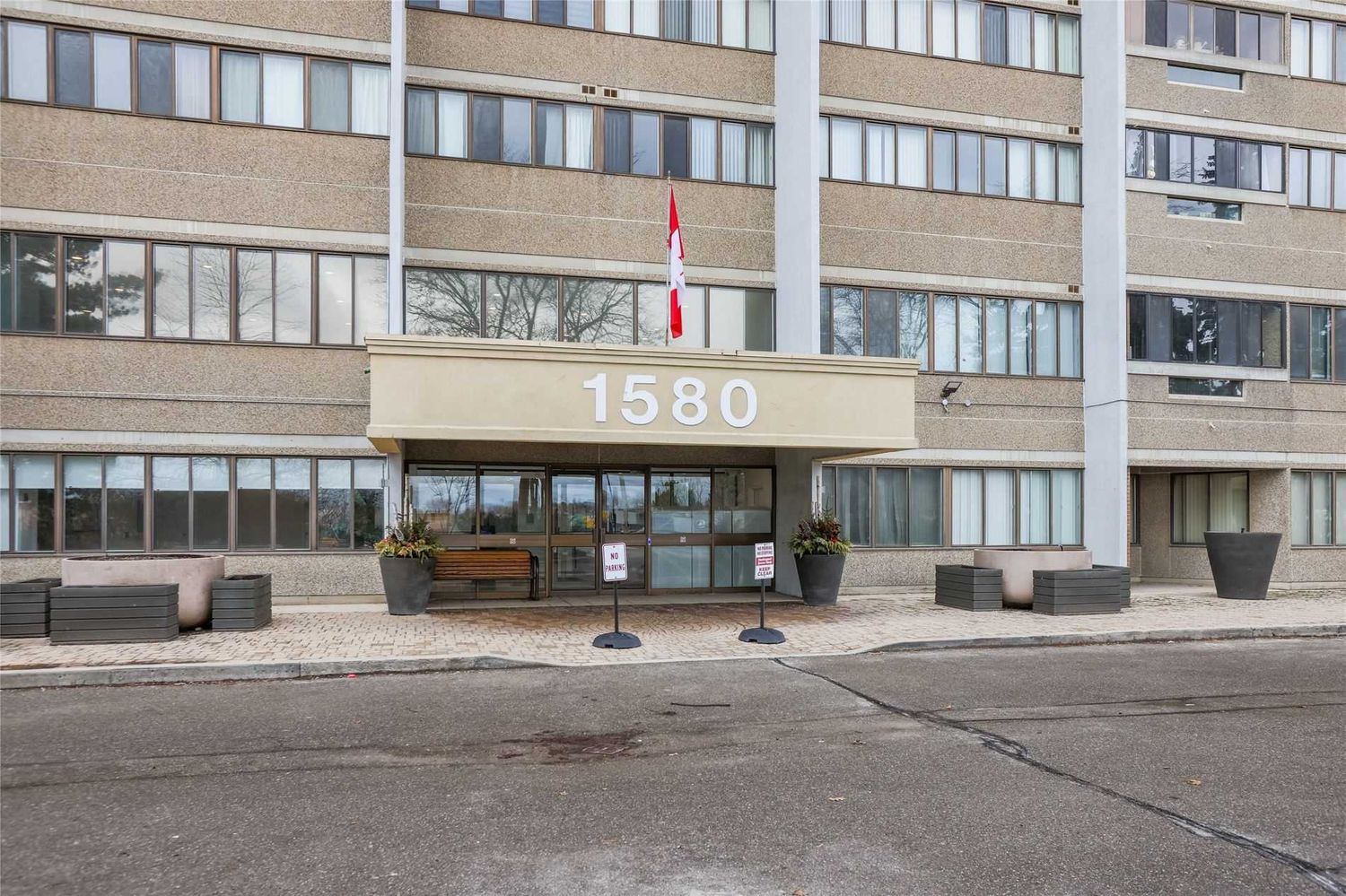 1580 Mississauga Valley Boulevard. Parkview Condos is located in  Mississauga, Toronto - image #3 of 3