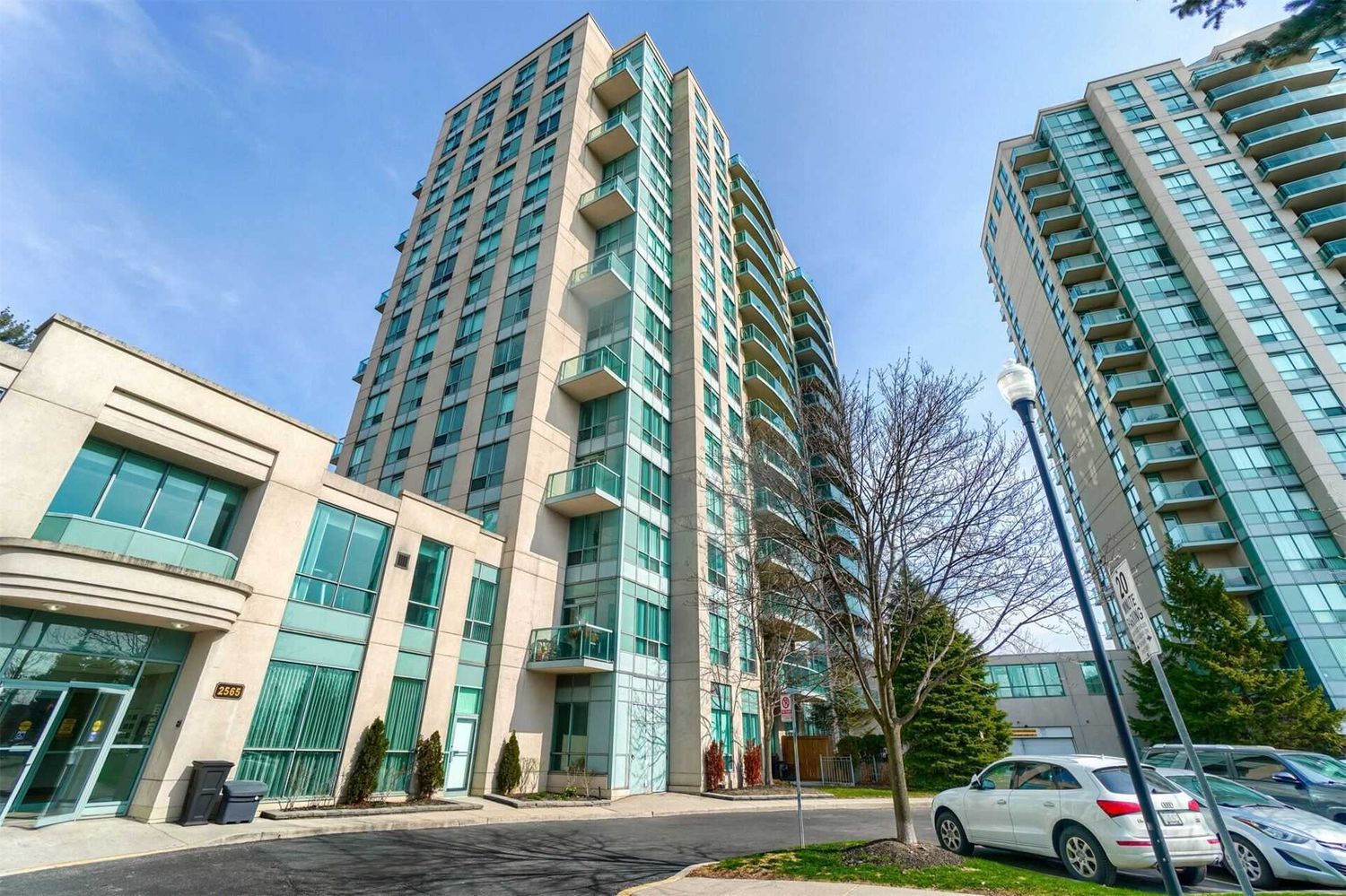 2565 Erin Centre Boulevard. Parkway Place II Condos is located in  Mississauga, Toronto - image #2 of 2