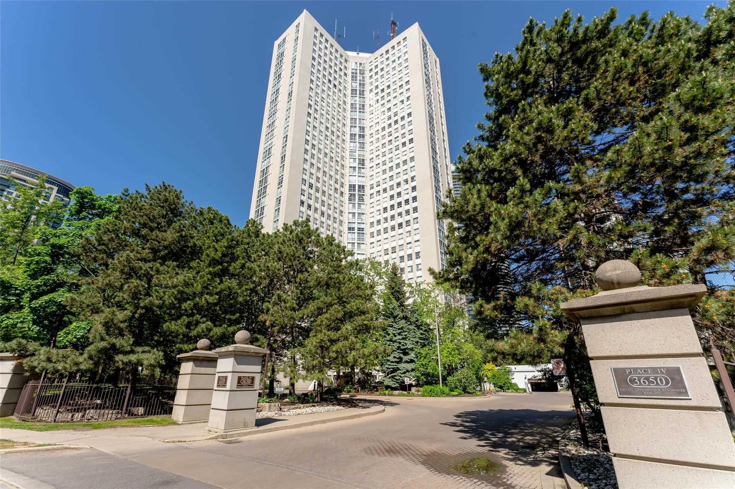 3650 Kaneff Crescent. Place IV Condos is located in  Mississauga, Toronto - image #1 of 2