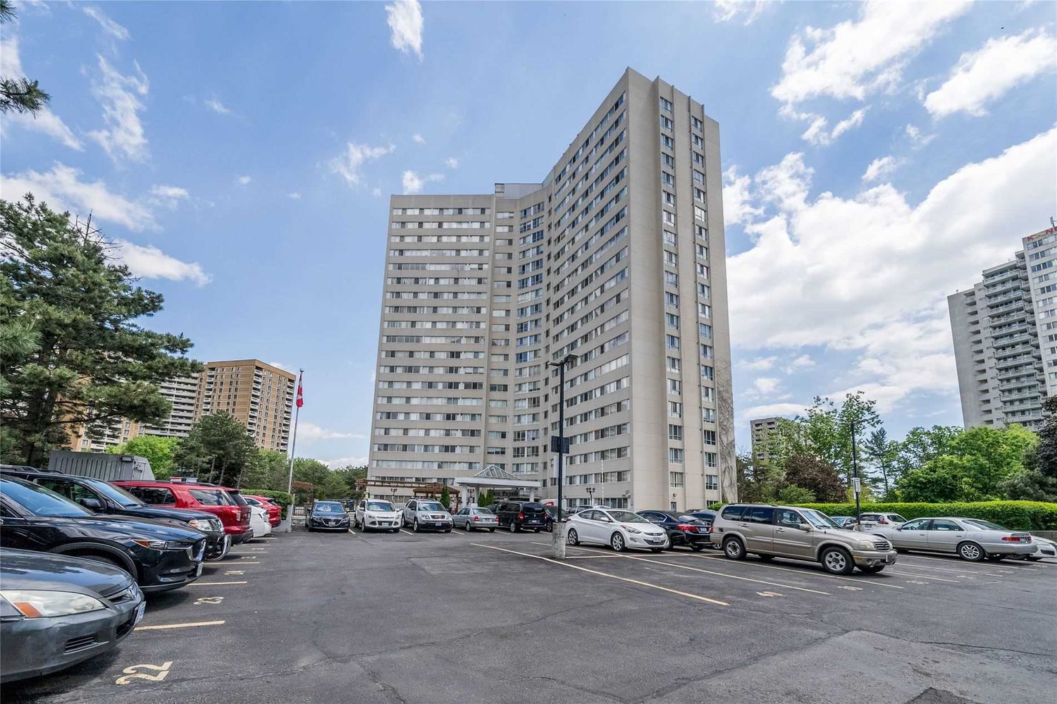 3695 Kaneff Crescent. Place Royale Condo is located in  Mississauga, Toronto - image #1 of 3