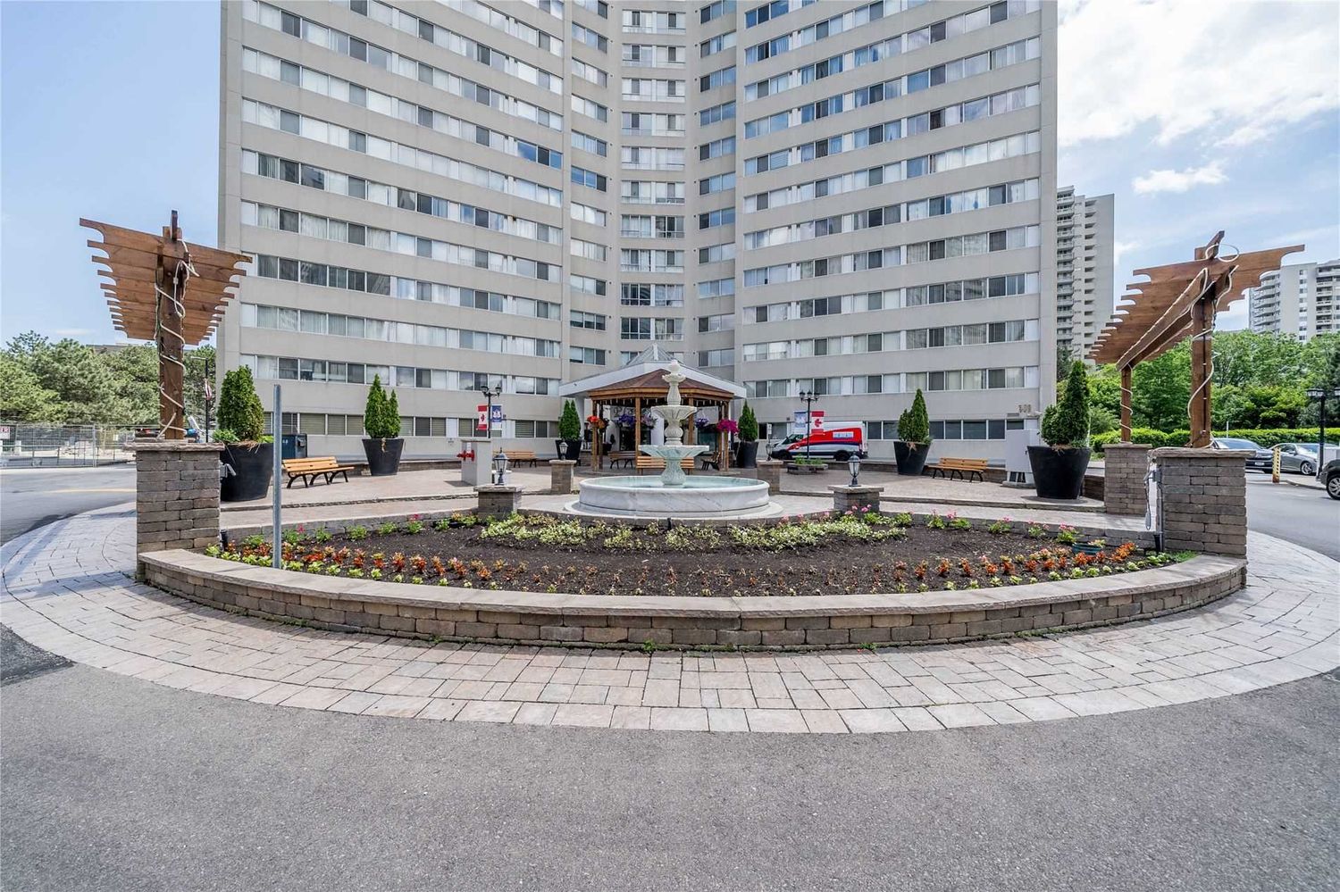 3695 Kaneff Crescent. Place Royale Condo is located in  Mississauga, Toronto - image #3 of 3
