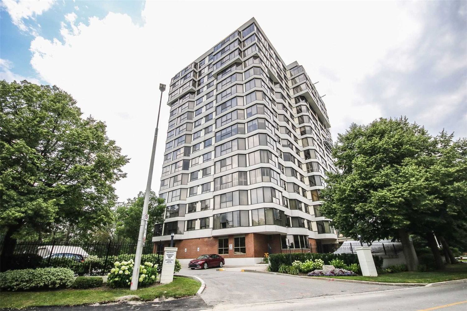 1271 Walden Cir. Sheridan Club Condos is located in  Mississauga, Toronto - image #3 of 3