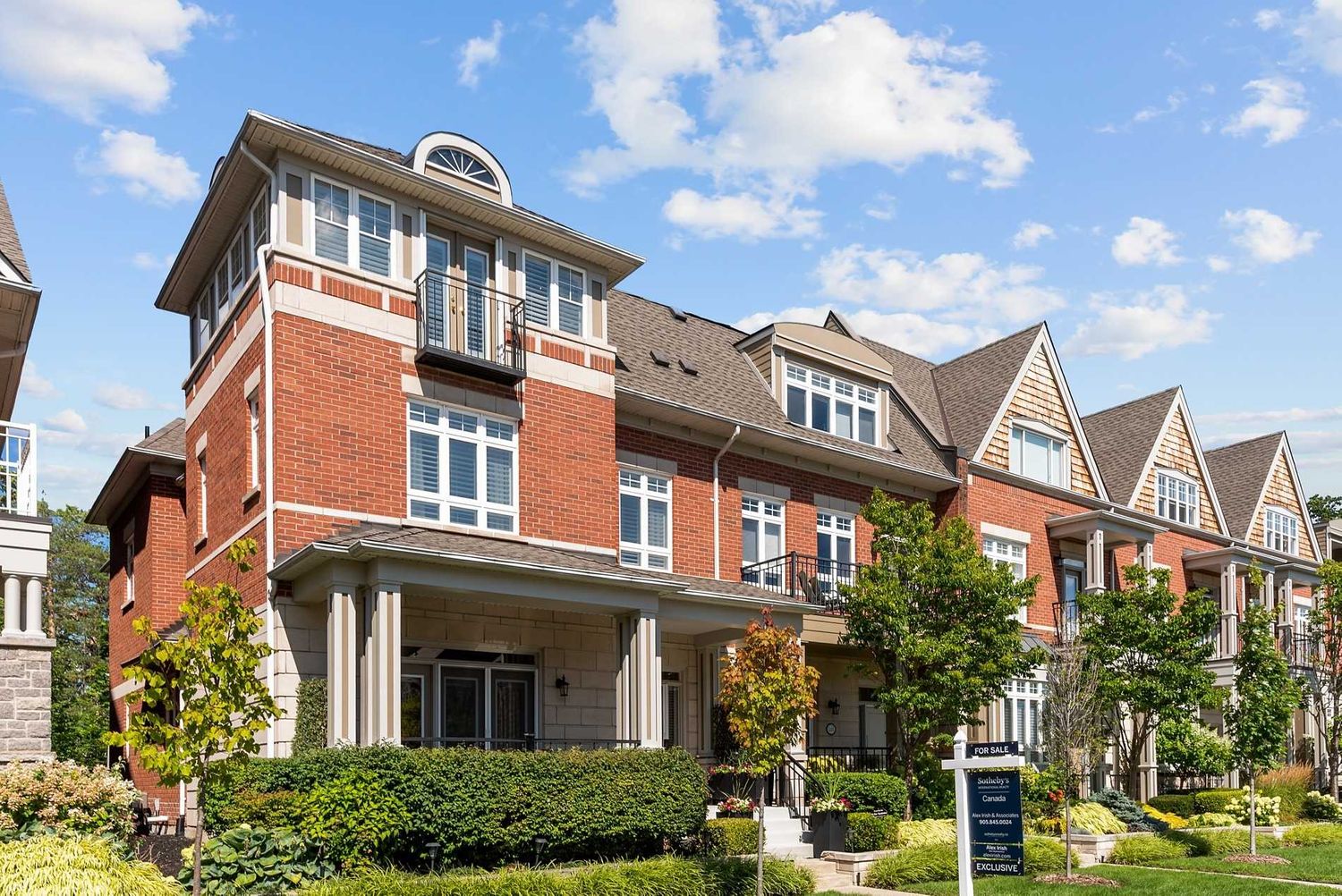 97-159 St Lawrence Drive. St Lawrence Drive Townhomes is located in  Mississauga, Toronto - image #1 of 2