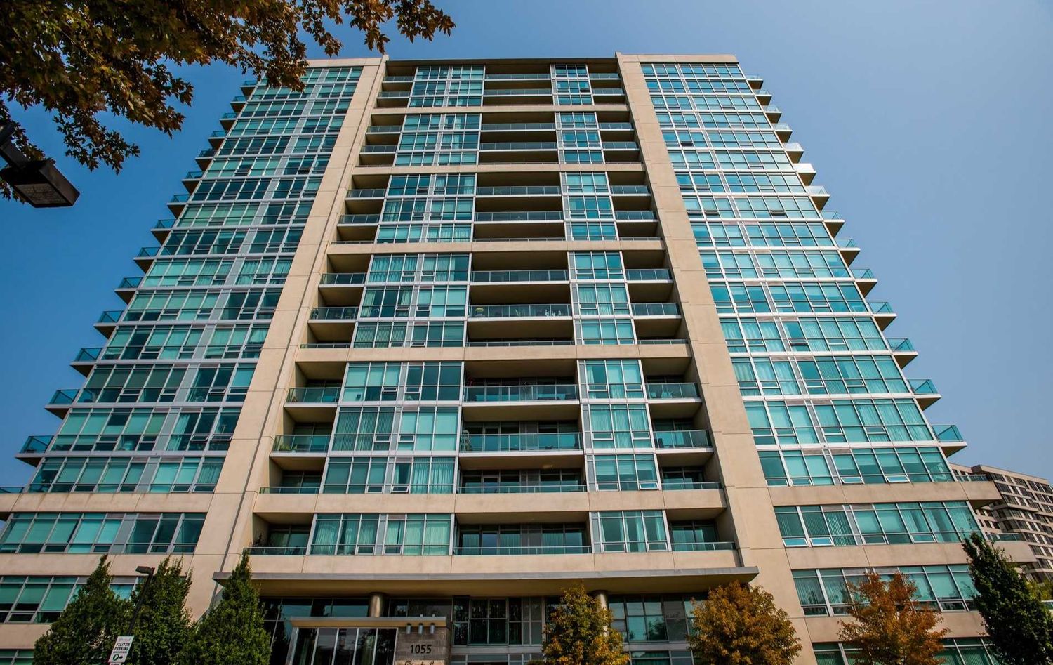 1055 Southdown Road. Stonebrook Condominiums is located in  Mississauga, Toronto - image #2 of 3