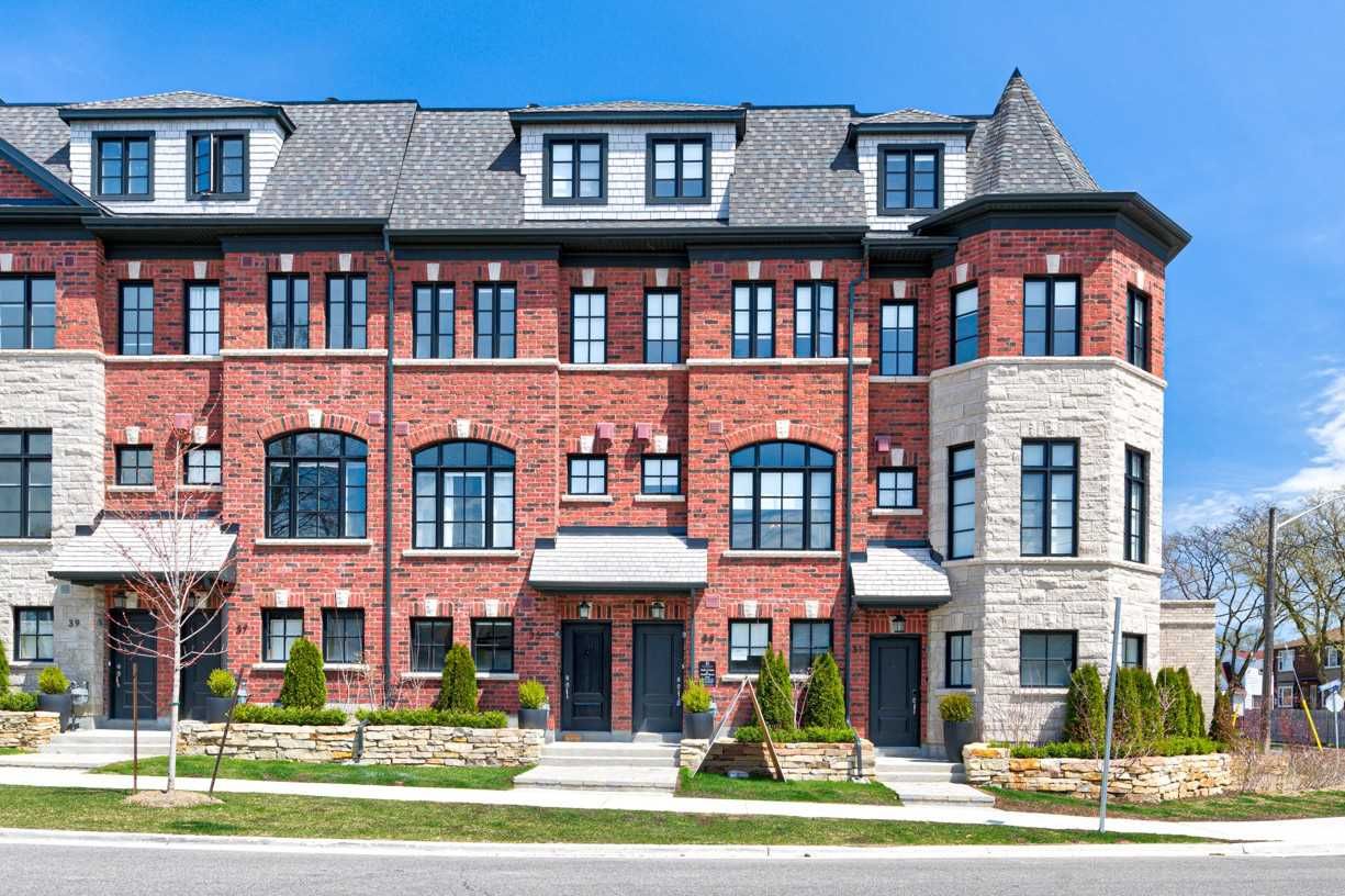 80 Thomas Street. StreetsVille Centre Condos is located in  Mississauga, Toronto - image #1 of 2