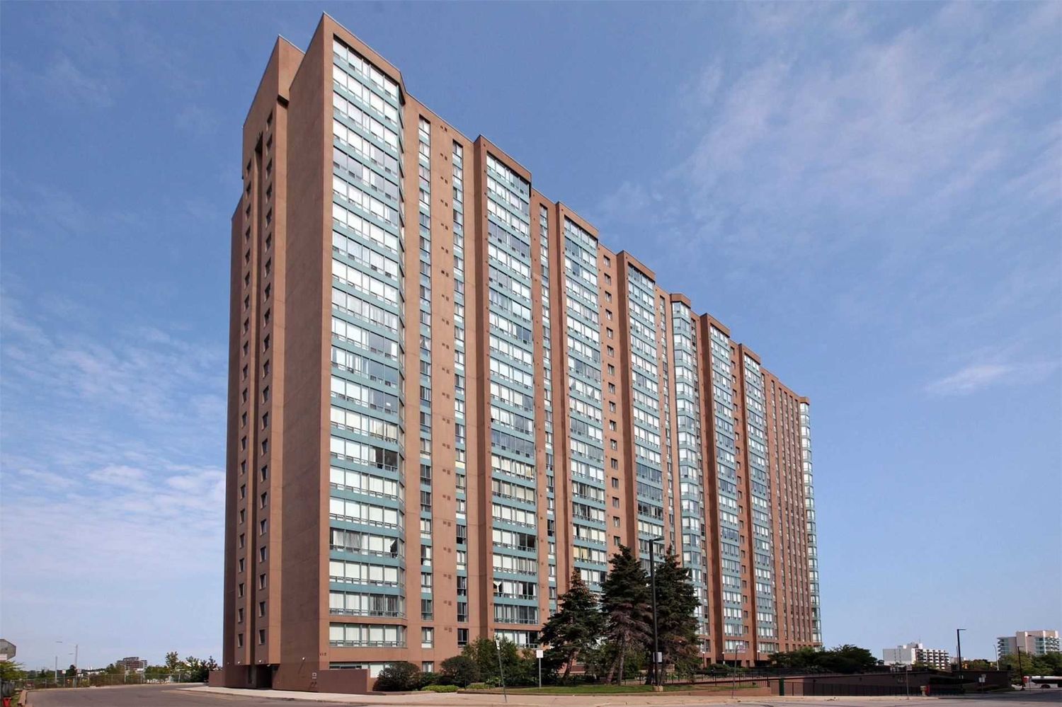 115 Hillcrest Avenue. The Carlyle II Condos is located in  Mississauga, Toronto - image #1 of 2