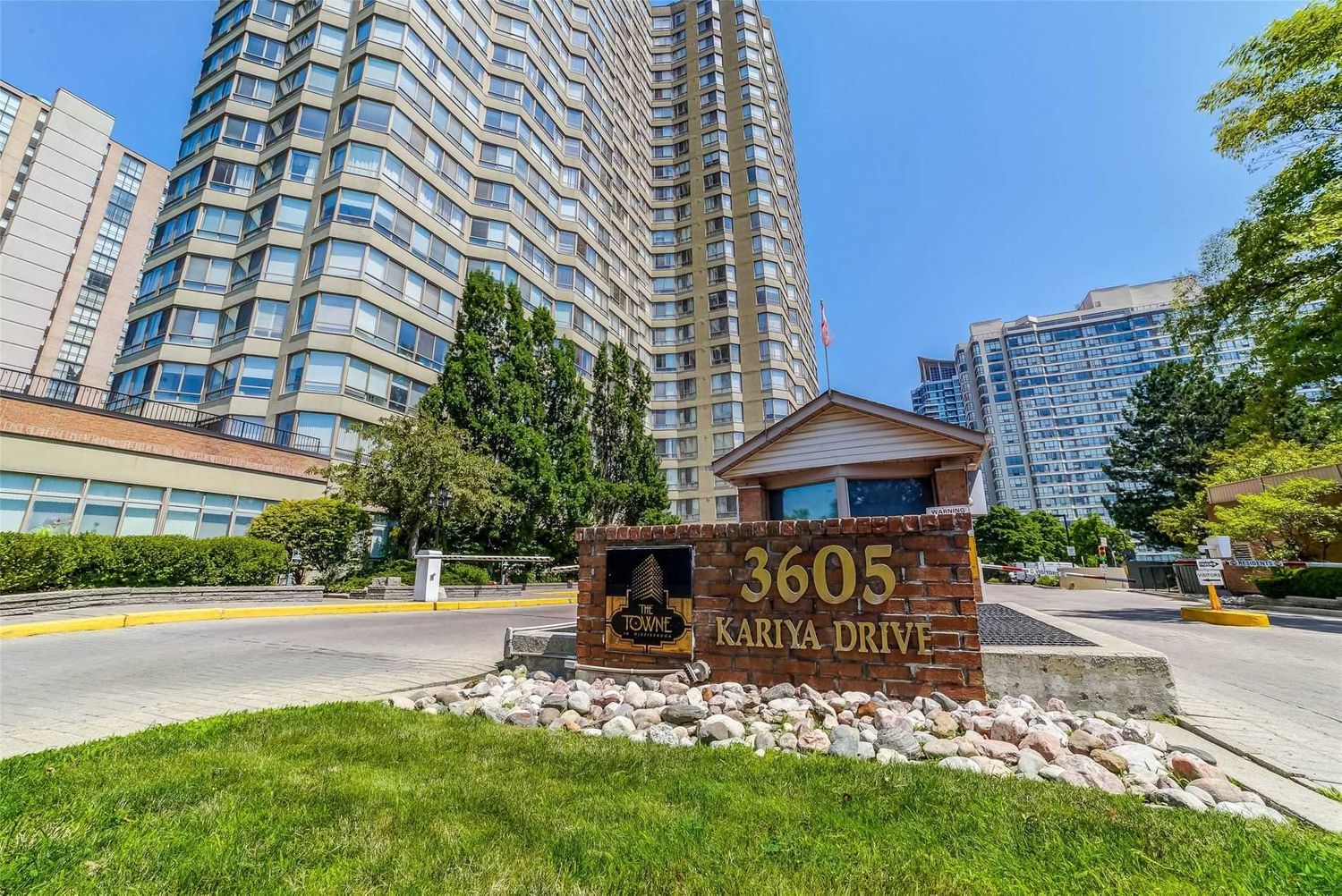 3567-3605 Kariya Drive. The Towne Condos is located in  Mississauga, Toronto - image #2 of 3