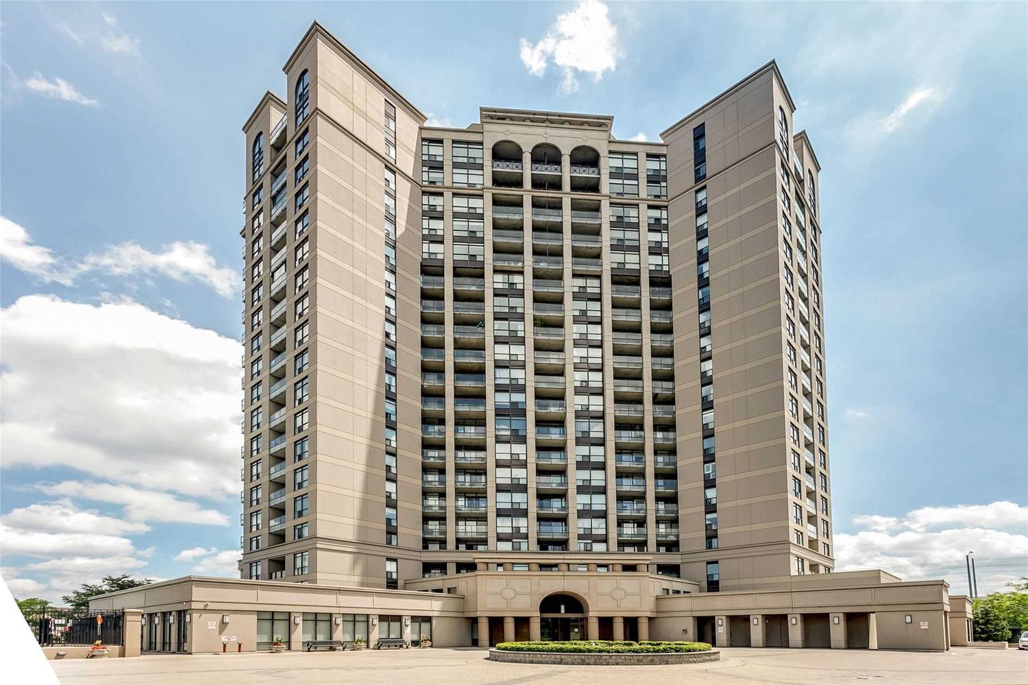 220 Forum Drive. Tuscany Gate Condos is located in  Mississauga, Toronto - image #1 of 3