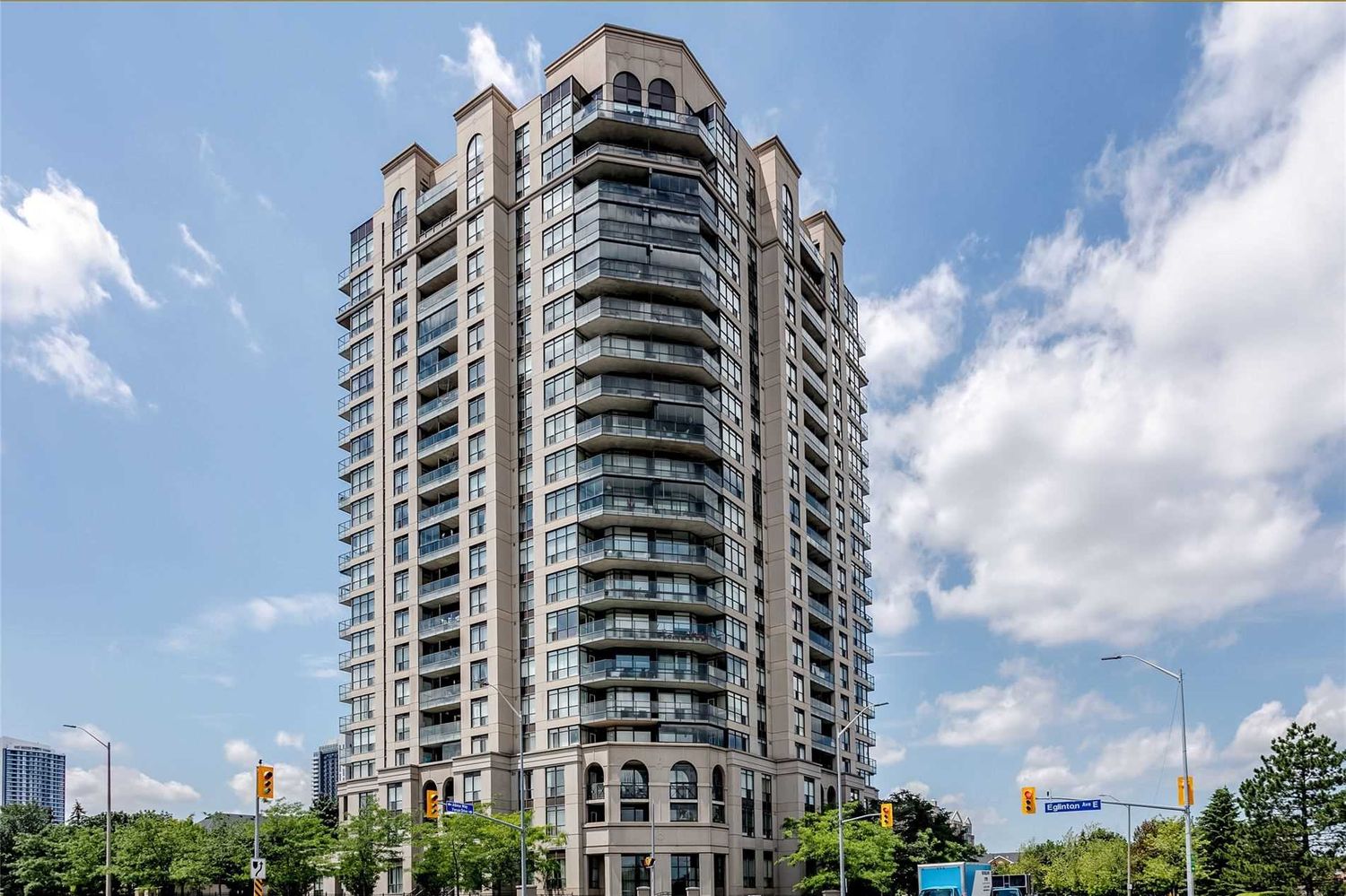 220 Forum Drive. Tuscany Gate Condos is located in  Mississauga, Toronto - image #2 of 3