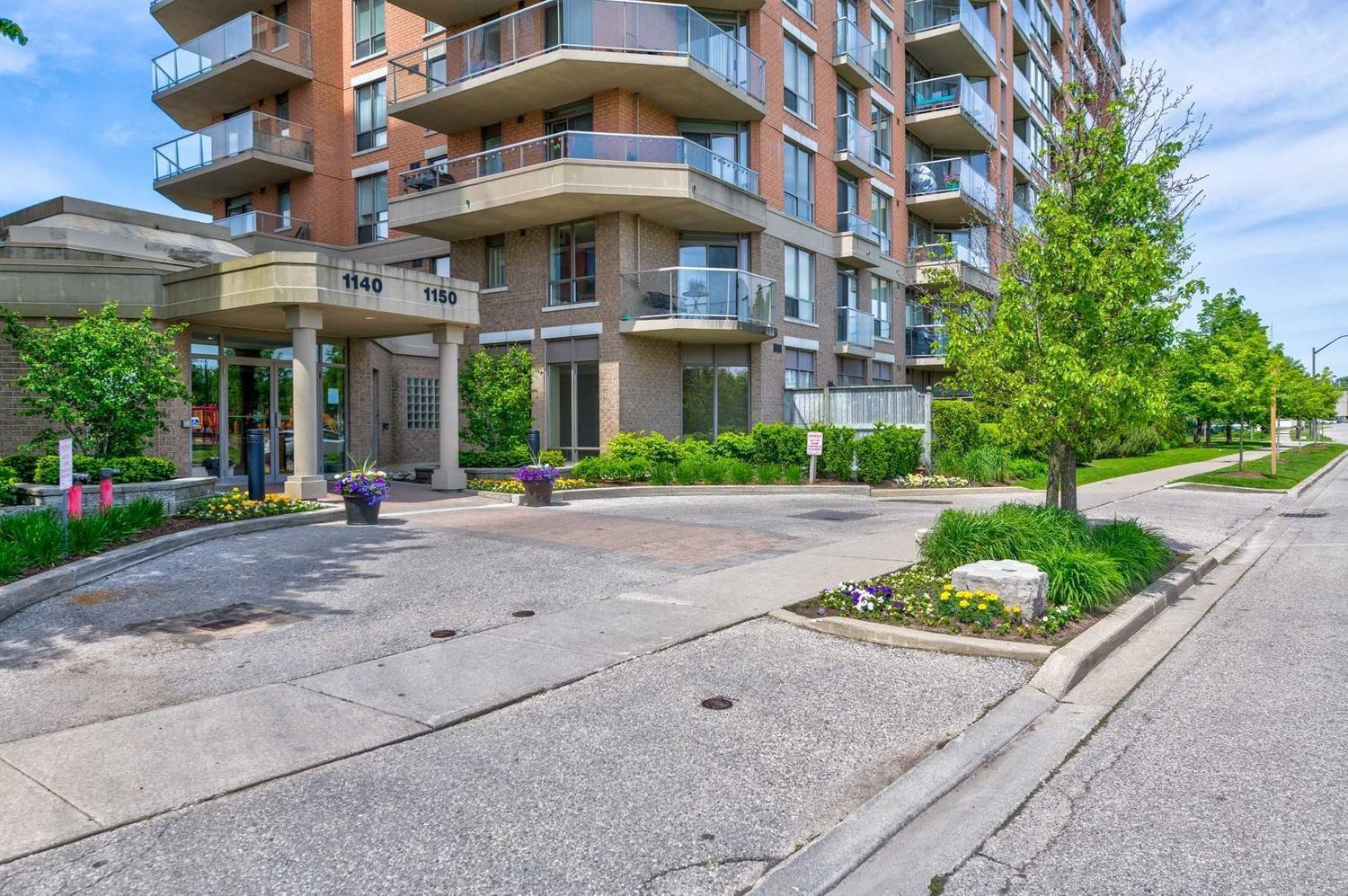 1150 Parkwest Place. Village Terrace Condos is located in  Mississauga, Toronto - image #2 of 2