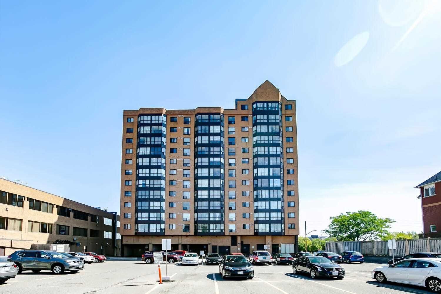 25 Agnes Street. Waterford Condos is located in  Mississauga, Toronto - image #1 of 2