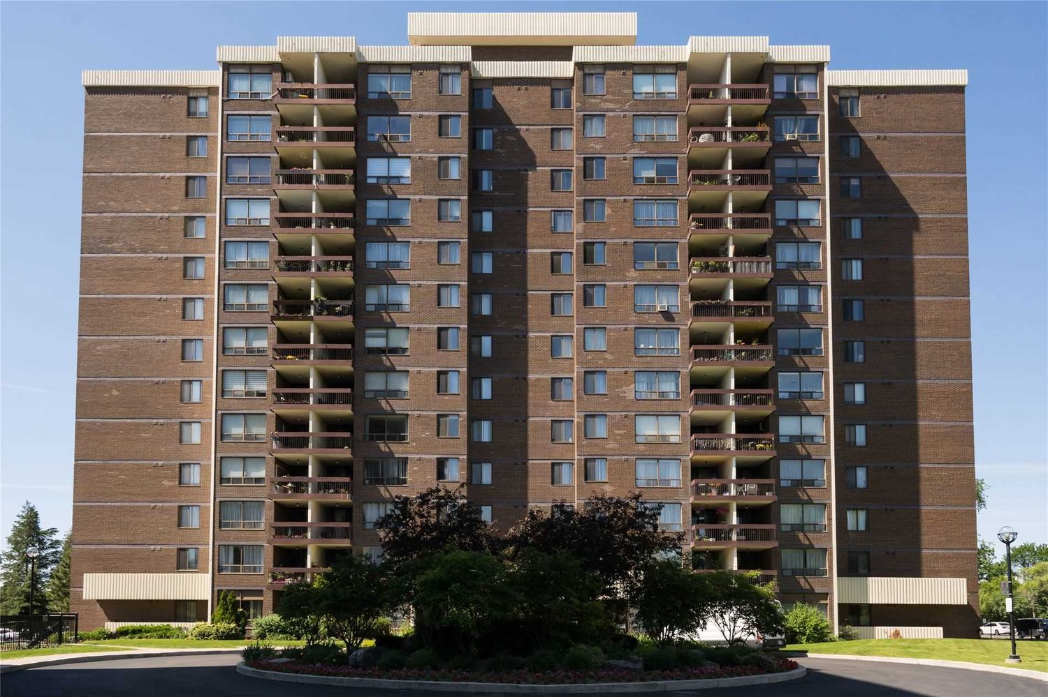2556 Argyle Road. Willow Walk Condos is located in  Mississauga, Toronto - image #2 of 2