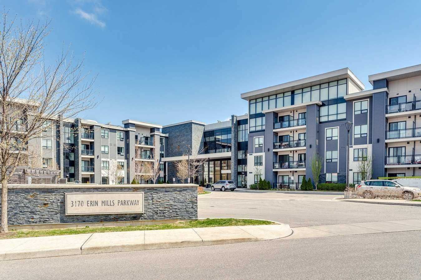 3170 Erin Mills Parkway. Windows On The Green Condos is located in  Mississauga, Toronto - image #1 of 2