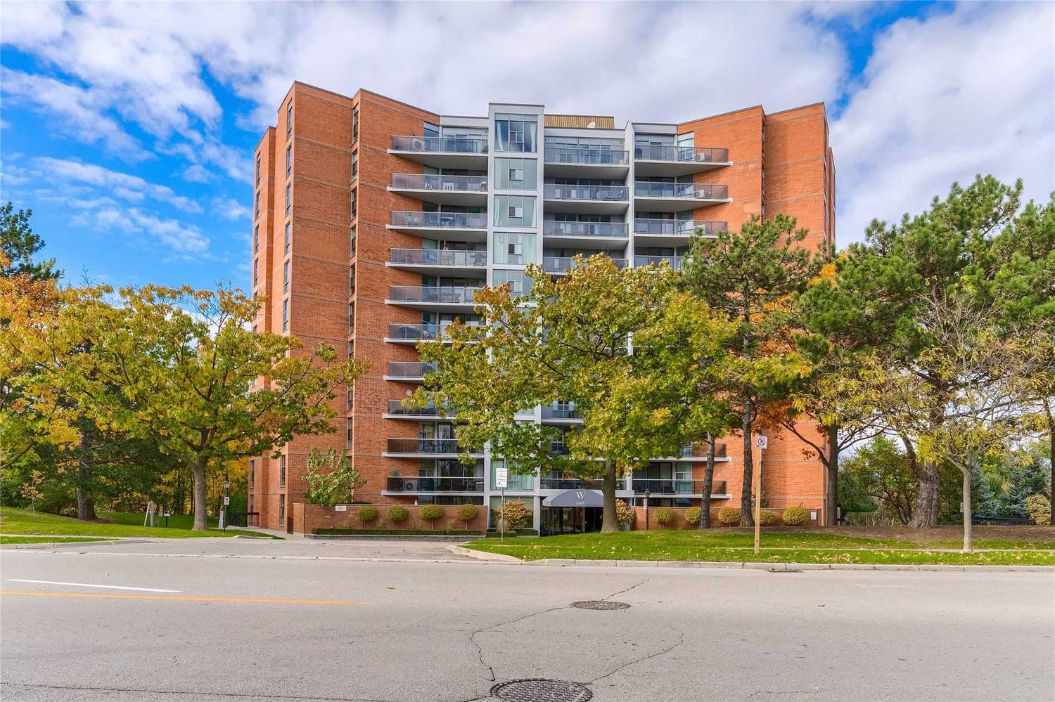 2665 Windwood Drive. Windwood Green Condos is located in  Mississauga, Toronto - image #2 of 3
