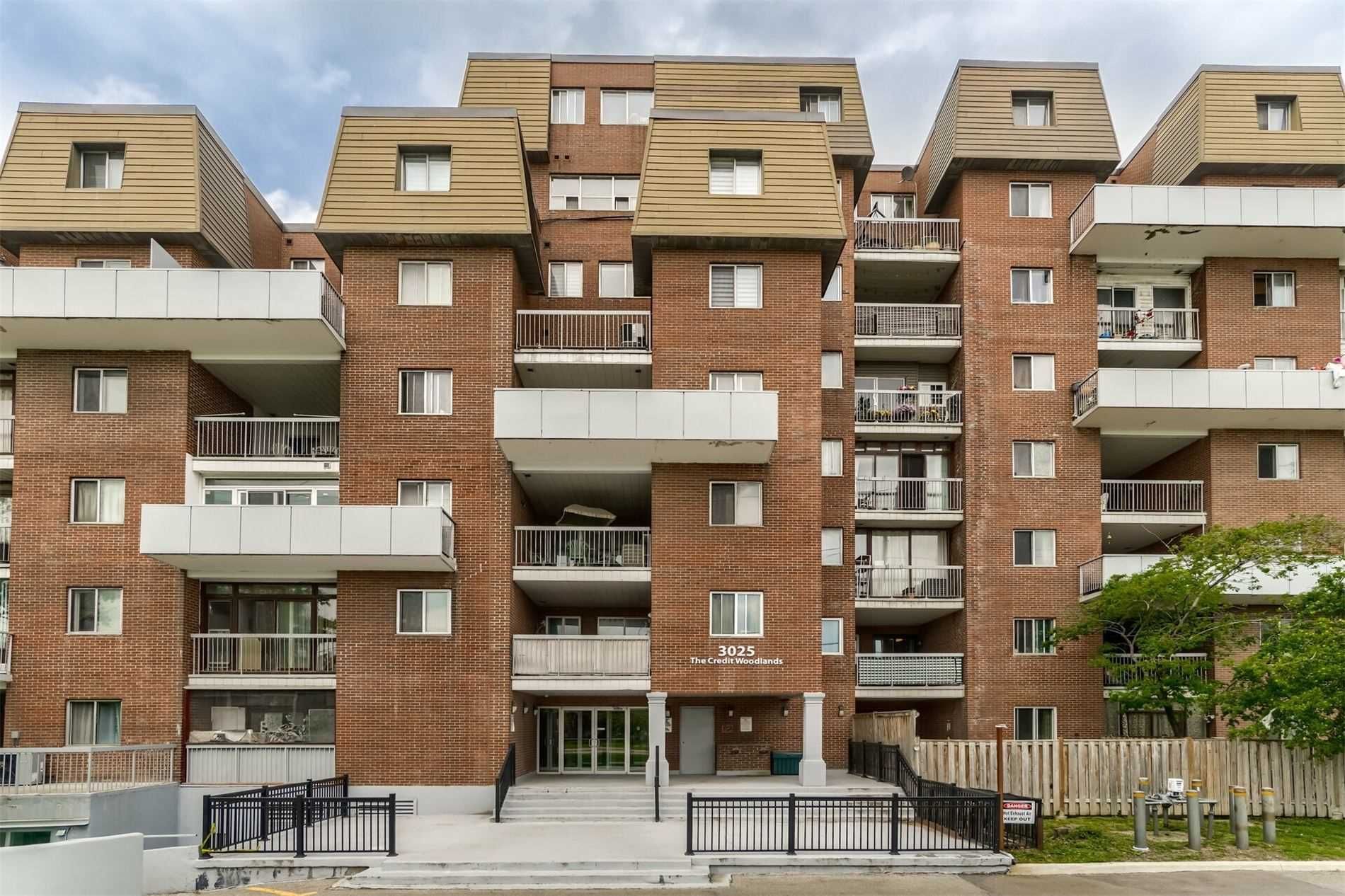 3025 The Credit Woodlands Woodlands Manor Condos 1 Condo for Sale