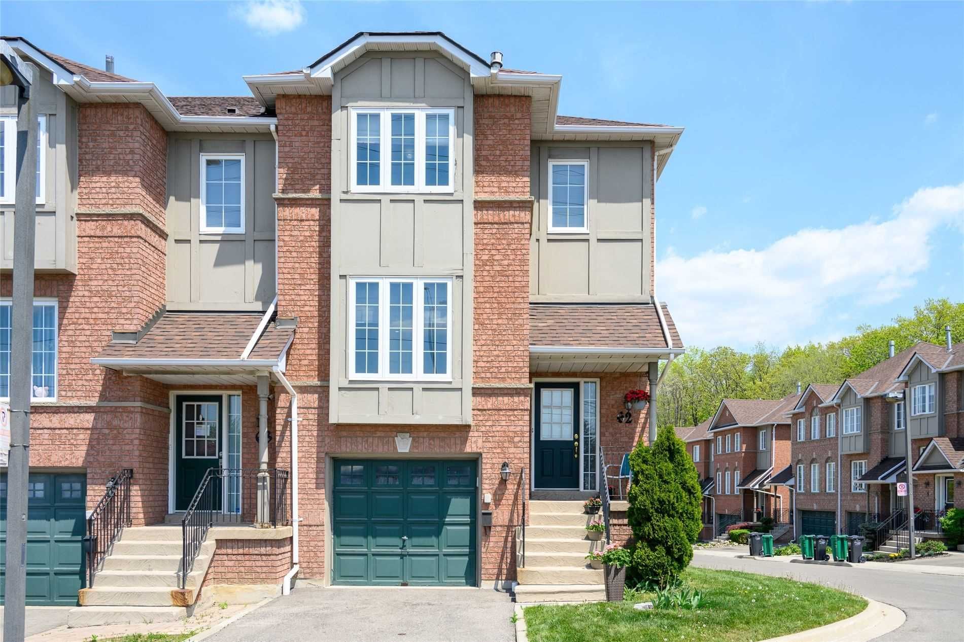 2398 Britannia Rd W Woodlands of Erin Mills Townhomes 3 Beds 4