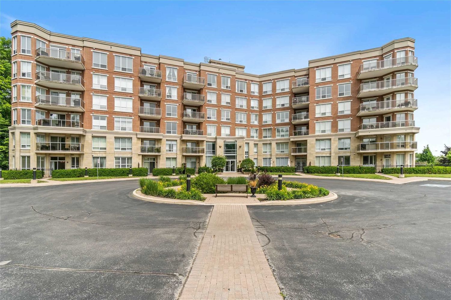 483 Faith Drive. Woods End Condominiums is located in  Mississauga, Toronto - image #2 of 2