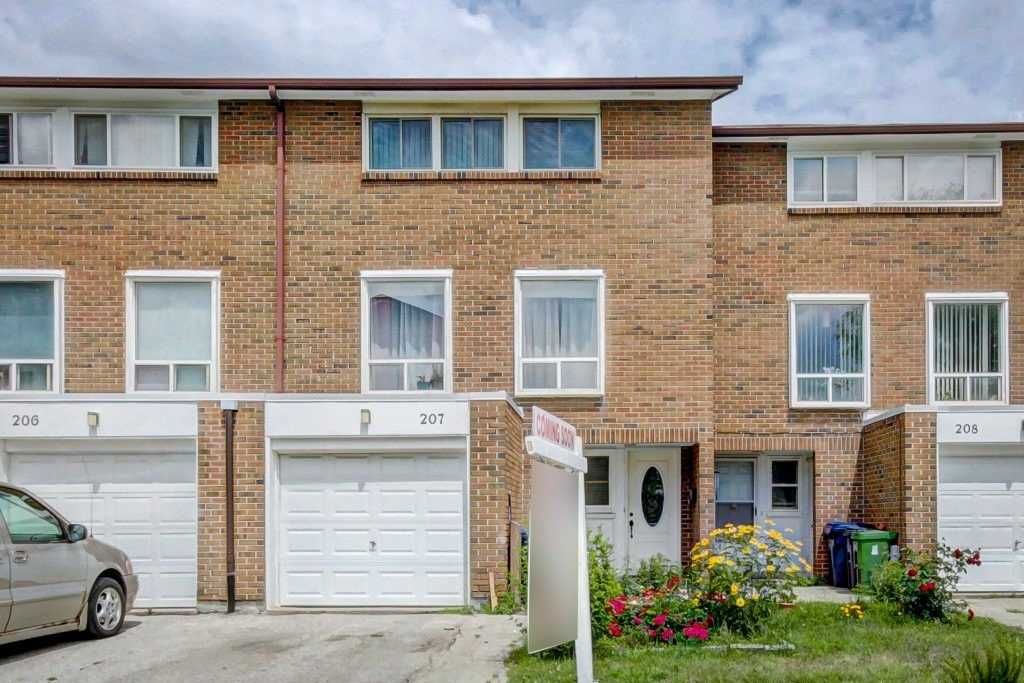 6432-6466 Finch Avenue W. 3 Kendleton Drive Townhouses is located in  Etobicoke, Toronto - image #1 of 2
