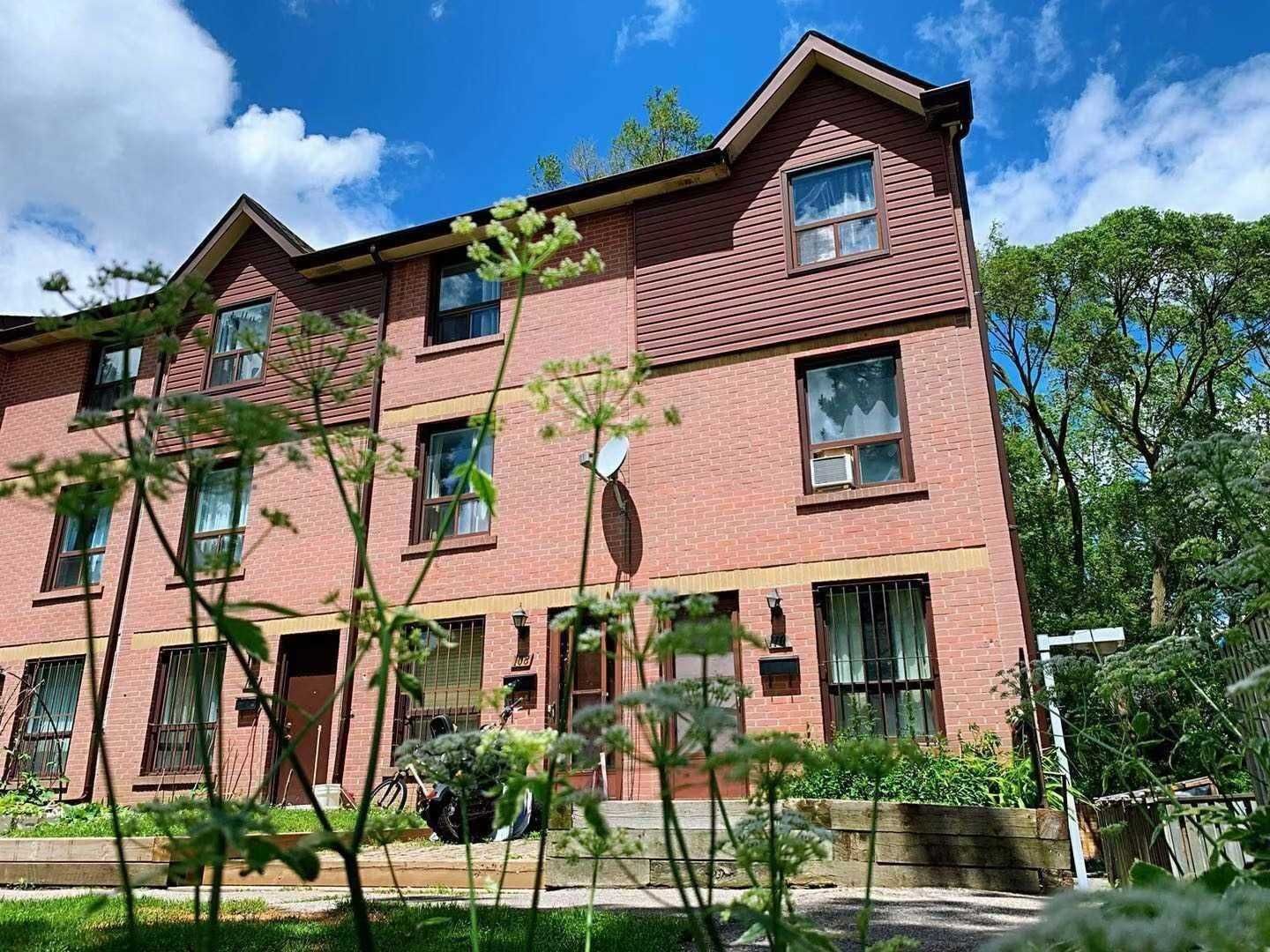 275 Broadview Avenue. 275 Broadview Ave Townhomes is located in  East End, Toronto - image #1 of 3