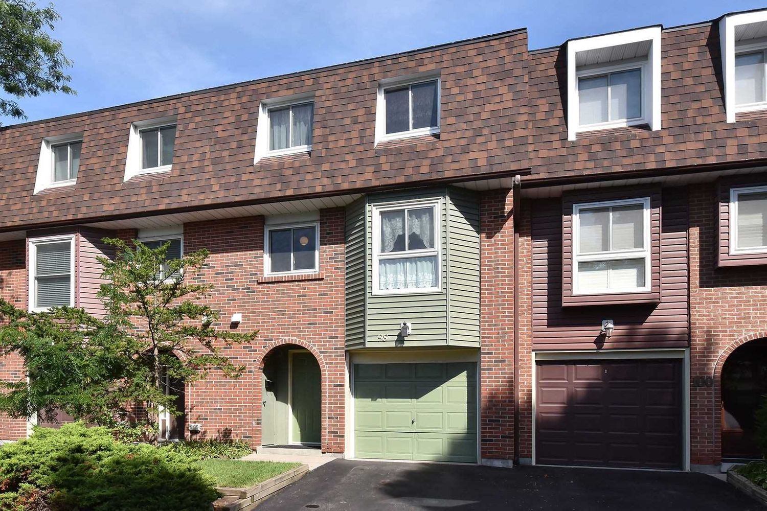 4662 Kingston Road. 4662 Kingston Road Townhomes is located in  Scarborough, Toronto - image #1 of 2