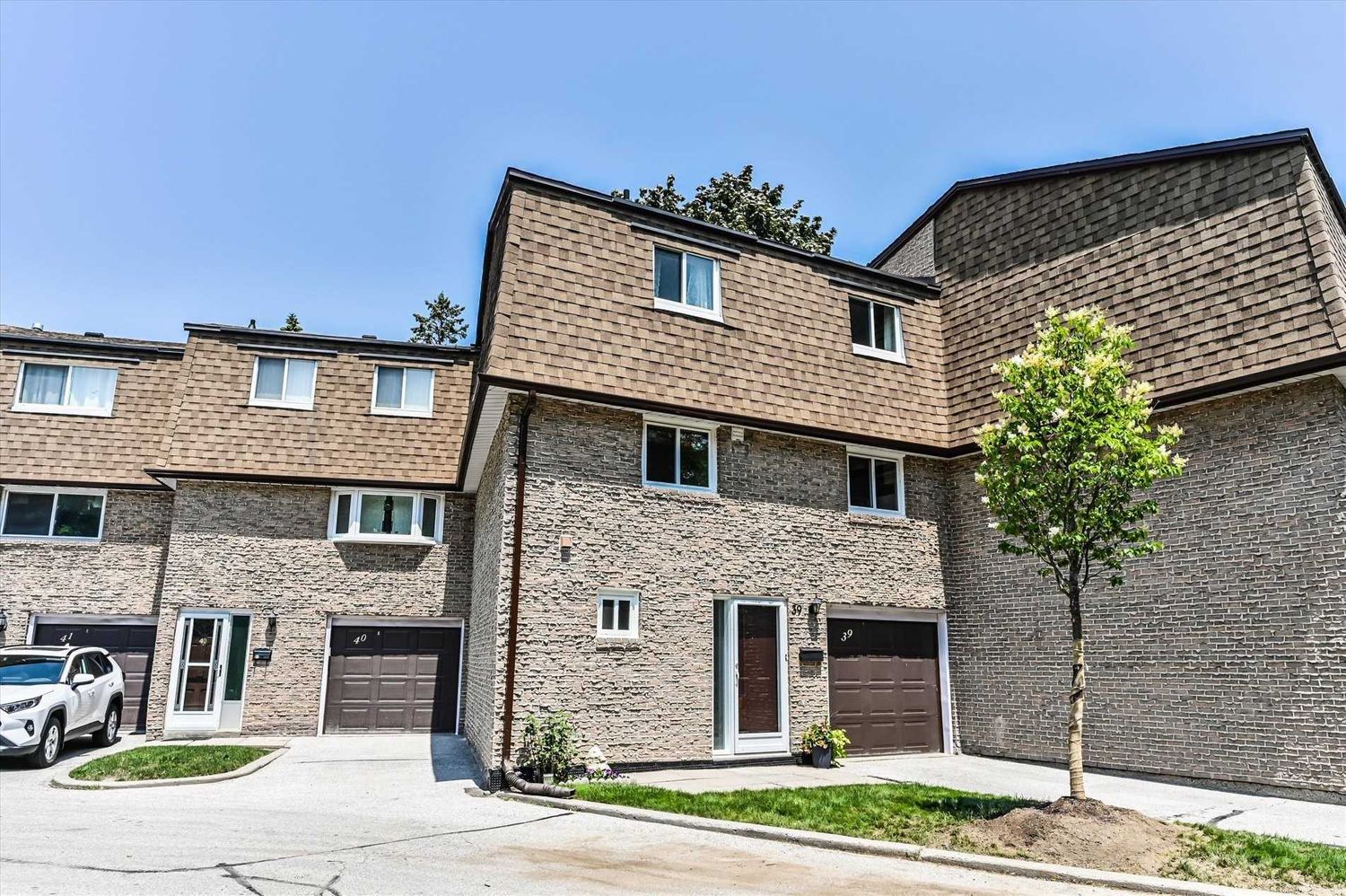 671 Huntingwood Drive. 671 Huntingwood Townhomes is located in  Scarborough, Toronto - image #1 of 2