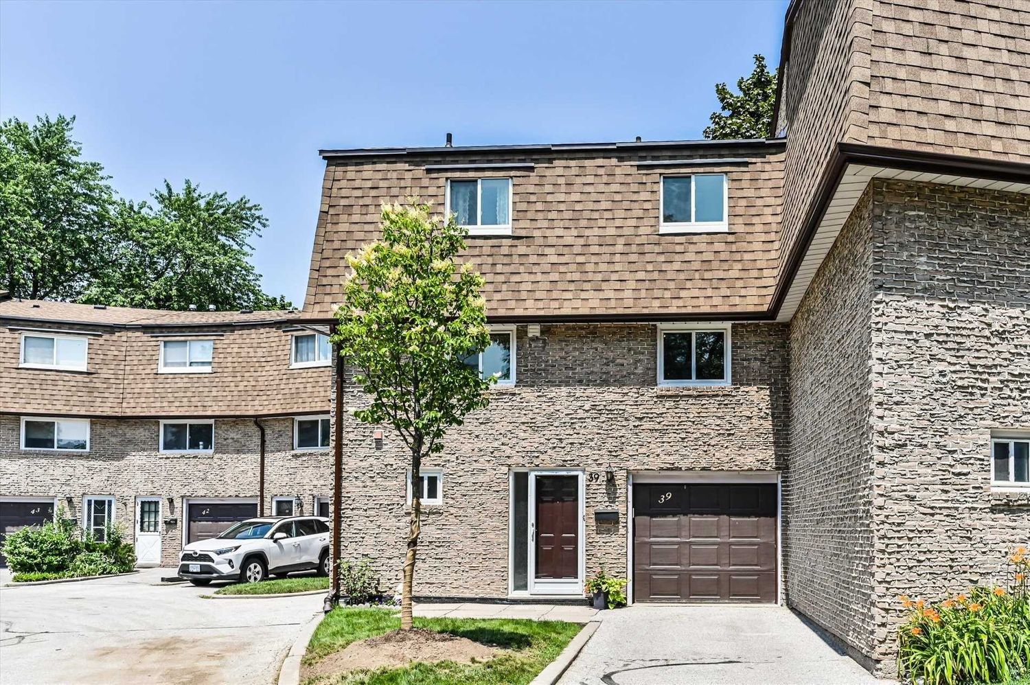 671 Huntingwood Drive. 671 Huntingwood Townhomes is located in  Scarborough, Toronto - image #2 of 2