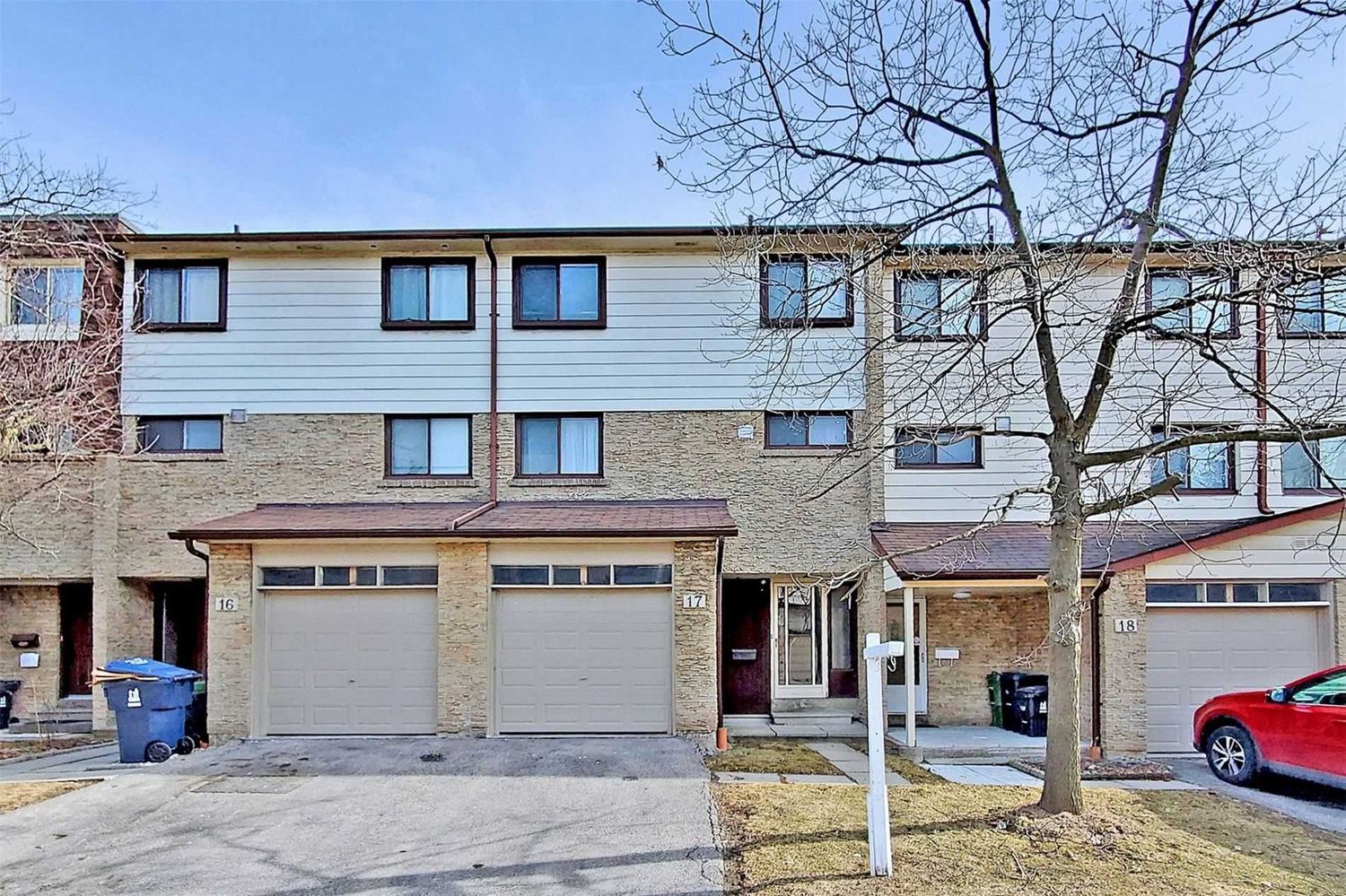 15 Huntingwood Drive. 15 Huntingwood Drive Townhomes is located in  Scarborough, Toronto - image #1 of 2