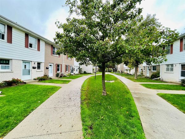  743 Steeles Avenue West Townhouses