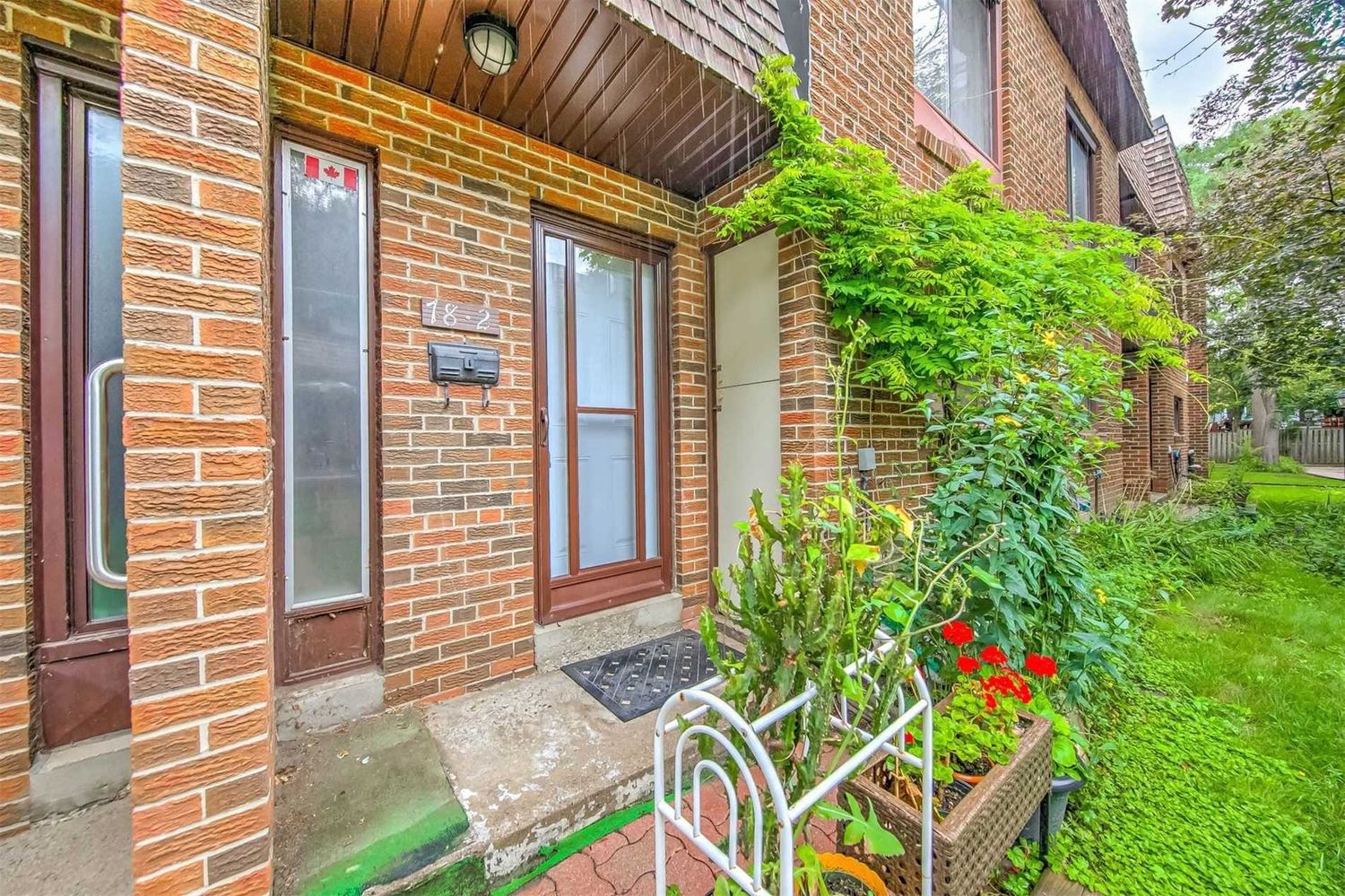 78 Castlebury Crescent. 78 Castlebury Townhouses is located in  North York, Toronto - image #2 of 2