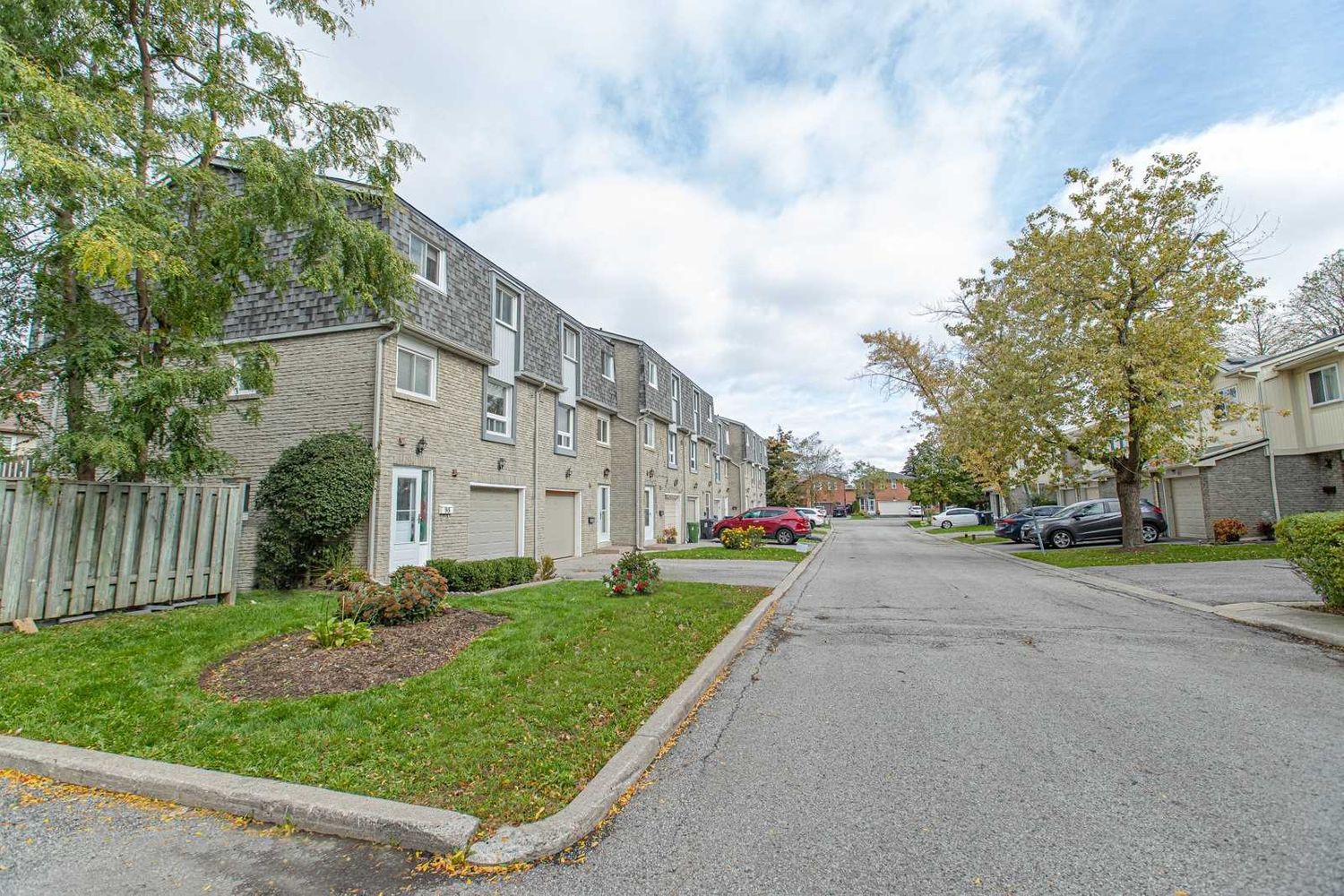 2 Stonehill Court. Stonehill Court Townhomes is located in  Scarborough, Toronto - image #2 of 2