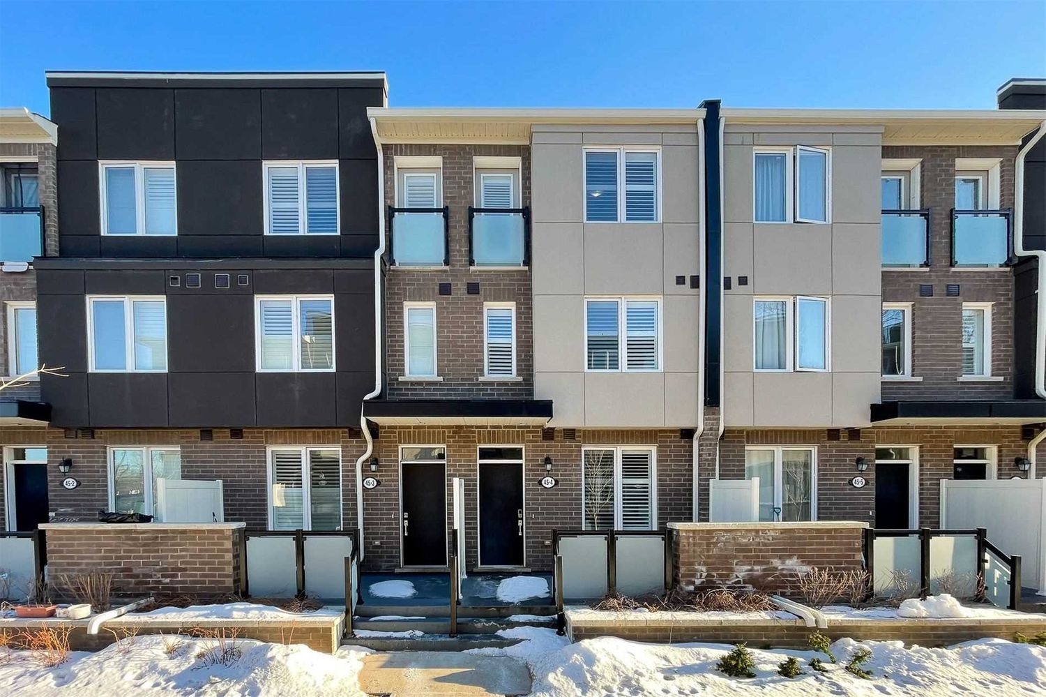 15-45 Heron Park Place. Heron Park Place Townhomes is located in  Scarborough, Toronto - image #2 of 3