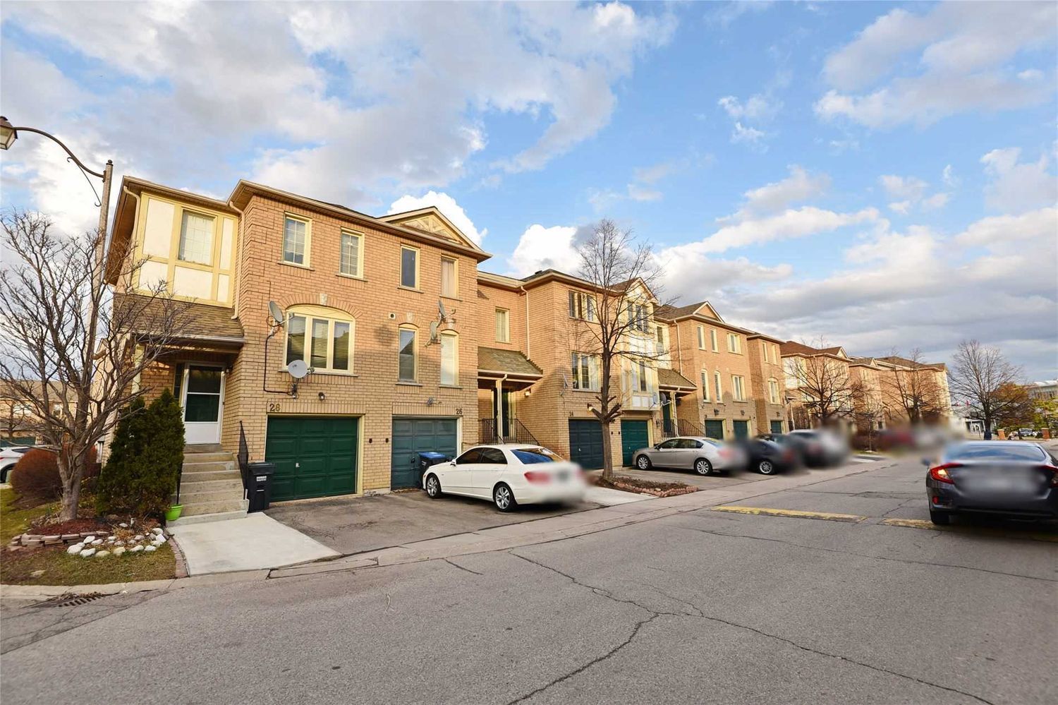 2 Sir Lou Drive. 2 Sir Lou Drive Townhomes is located in  Brampton, Toronto - image #2 of 2