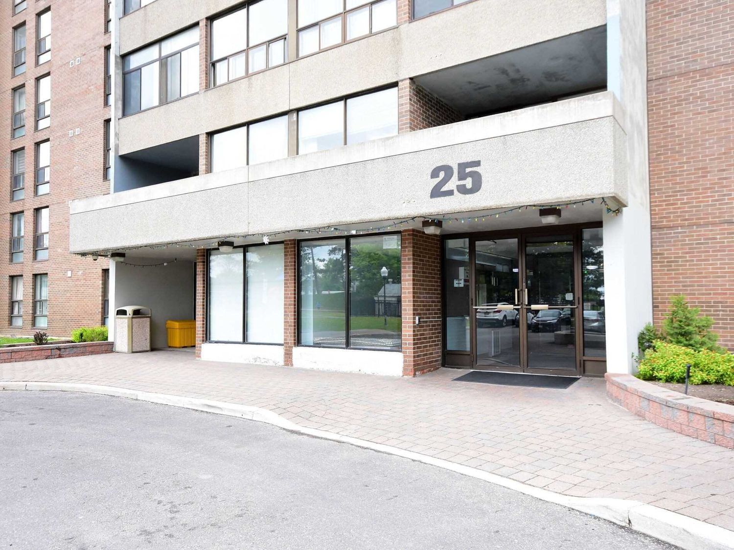 25 Kensington Road. 25 Kensington Condos is located in  Brampton, Toronto - image #3 of 3