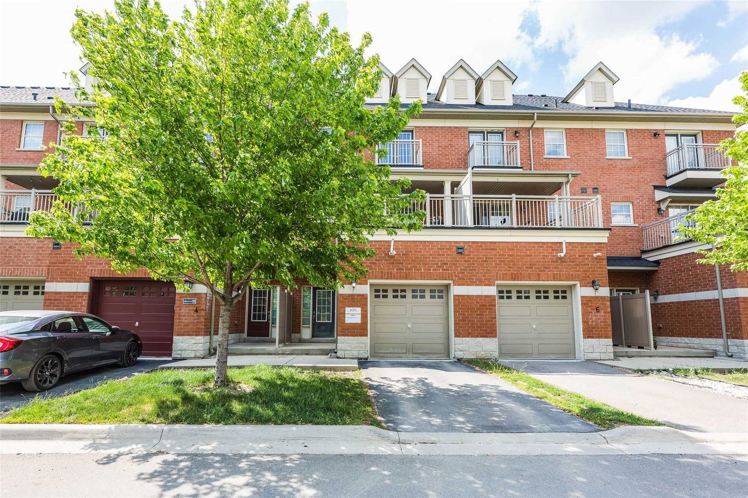 2510 Countryside Drive. 2510-2530 Countryside Drive Townhomes is located in  Brampton, Toronto - image #1 of 3