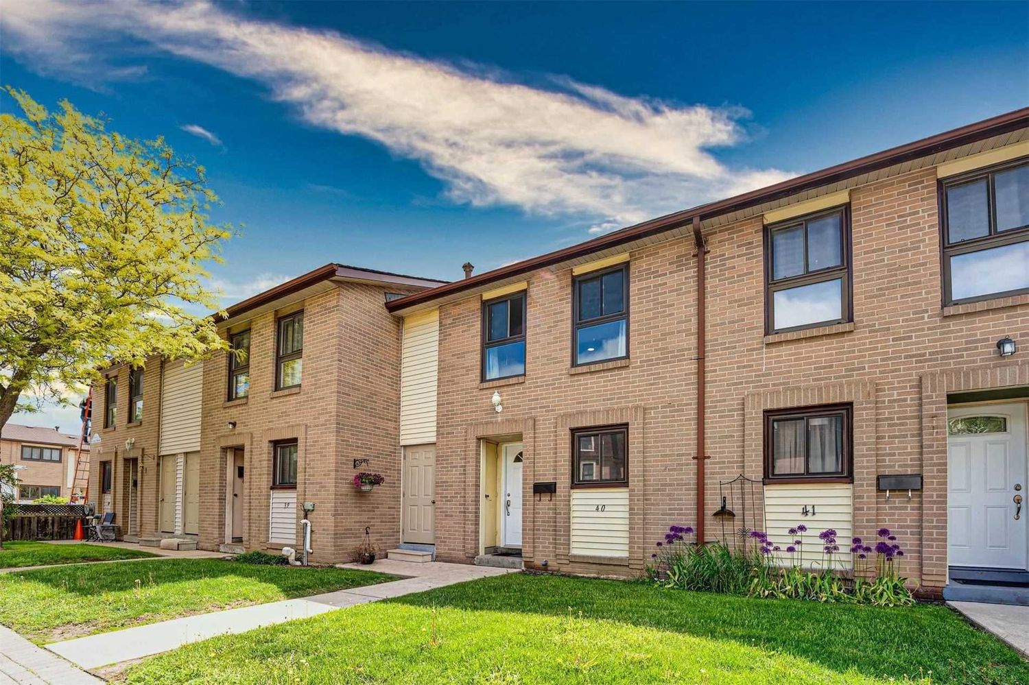 46 Dearbourne Boulevard. 46 Dearbourne Townhomes is located in  Brampton, Toronto - image #1 of 2