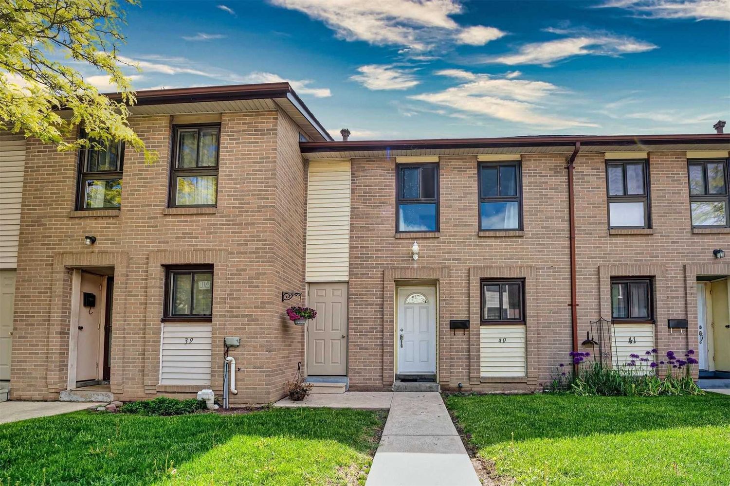 46 Dearbourne Boulevard. 46 Dearbourne Townhomes is located in  Brampton, Toronto - image #2 of 2