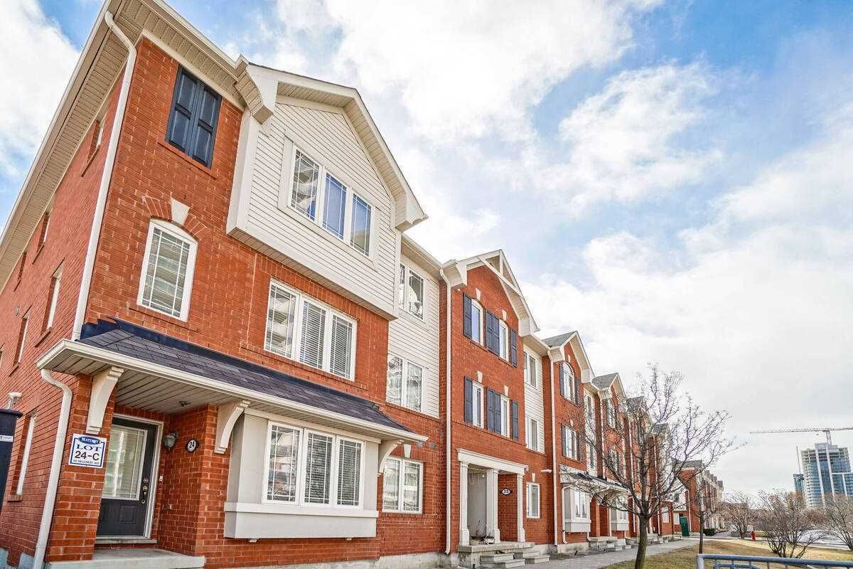 50 Hillcrest Avenue. 50 Hillcrest Ave Townhomes is located in  Brampton, Toronto - image #1 of 2
